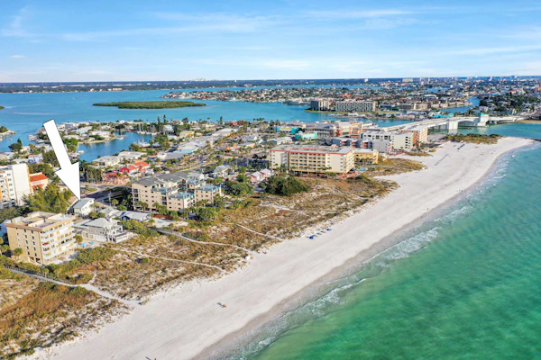 Dog Friendly Home with High Speed WiFi and Central AC Snowbird Friendly