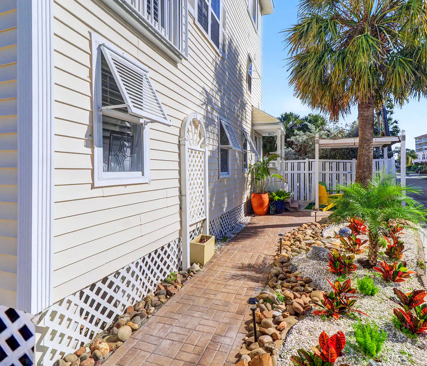 Dog Friendly Home with High Speed WiFi and Central AC Snowbird Friendly