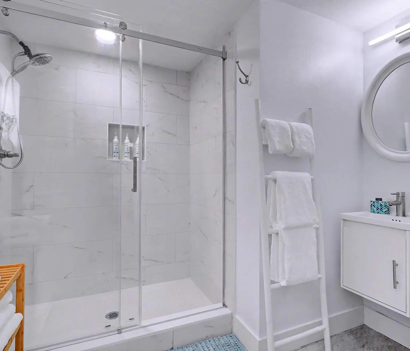 Dog Friendly Home with High Speed WiFi and Central AC Snowbird Friendly