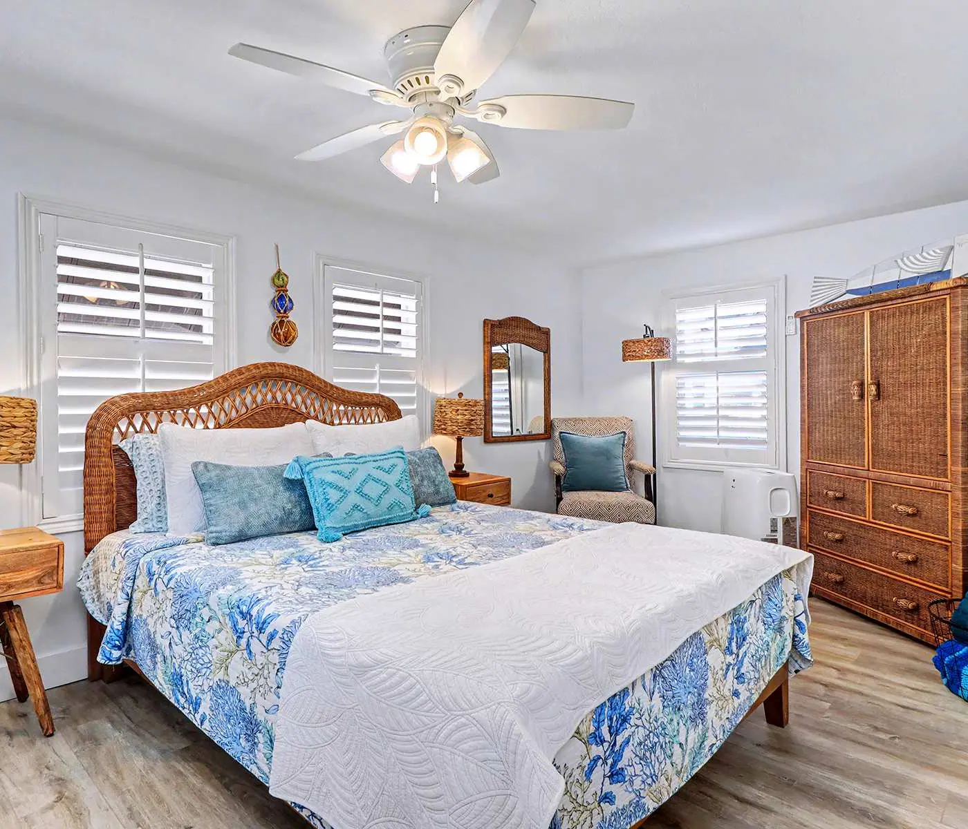 Dog Friendly Home with High Speed WiFi and Central AC Snowbird Friendly