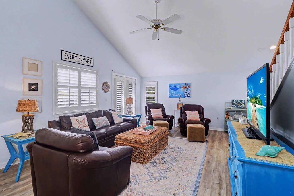 Dog Friendly Home with High Speed WiFi and Central AC Snowbird Friendly