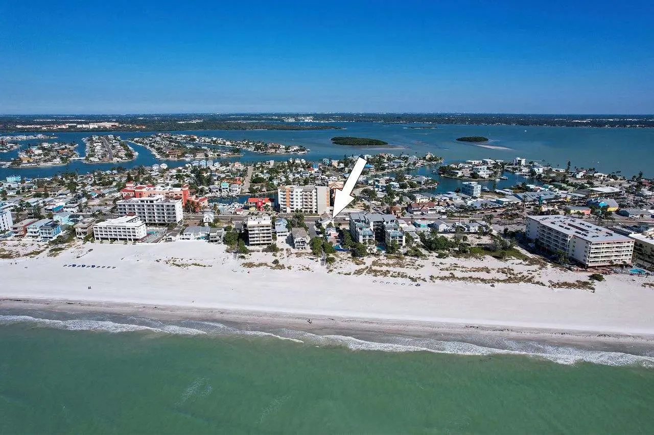 Dog Friendly Home with High Speed WiFi and Central AC Snowbird Friendly