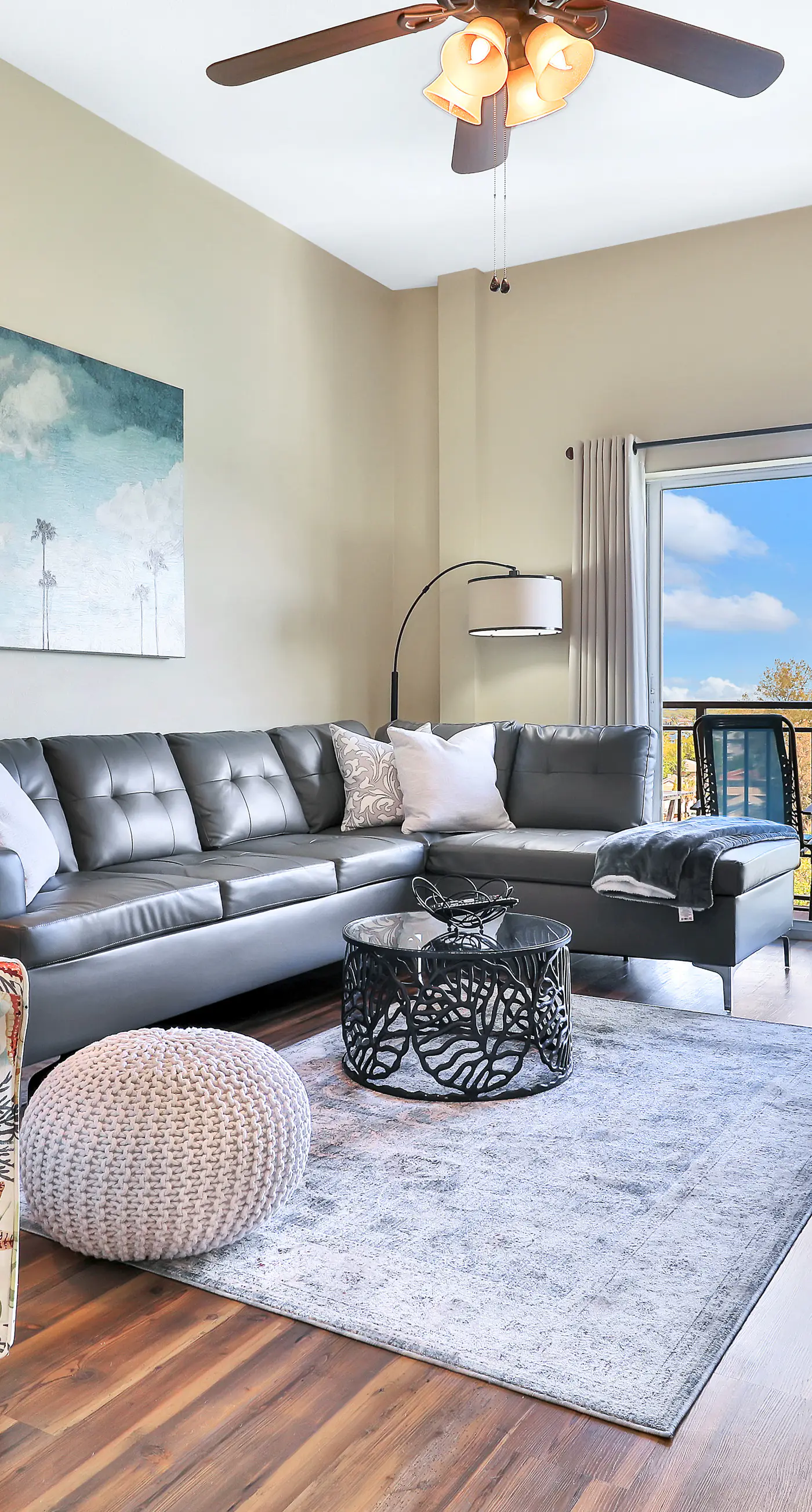 Bay front condo shared pool and hot tub right next to the beach