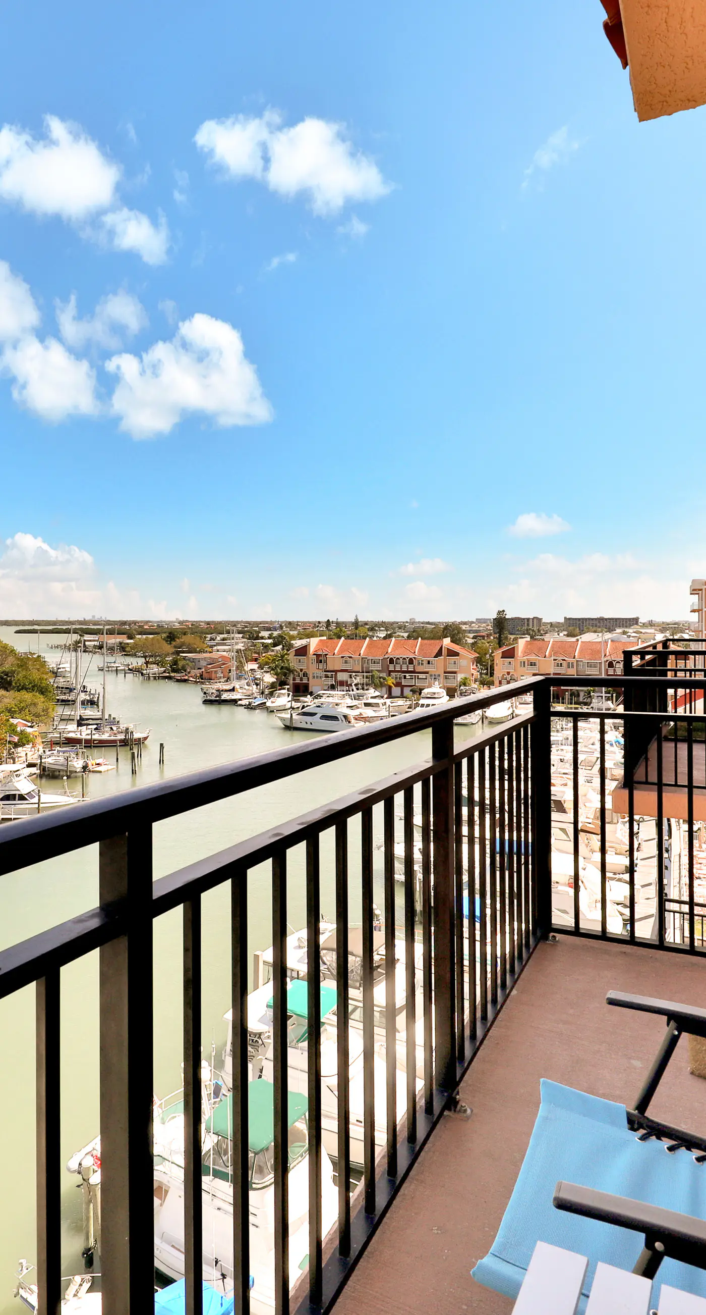 Bay front condo shared pool and hot tub right next to the beach