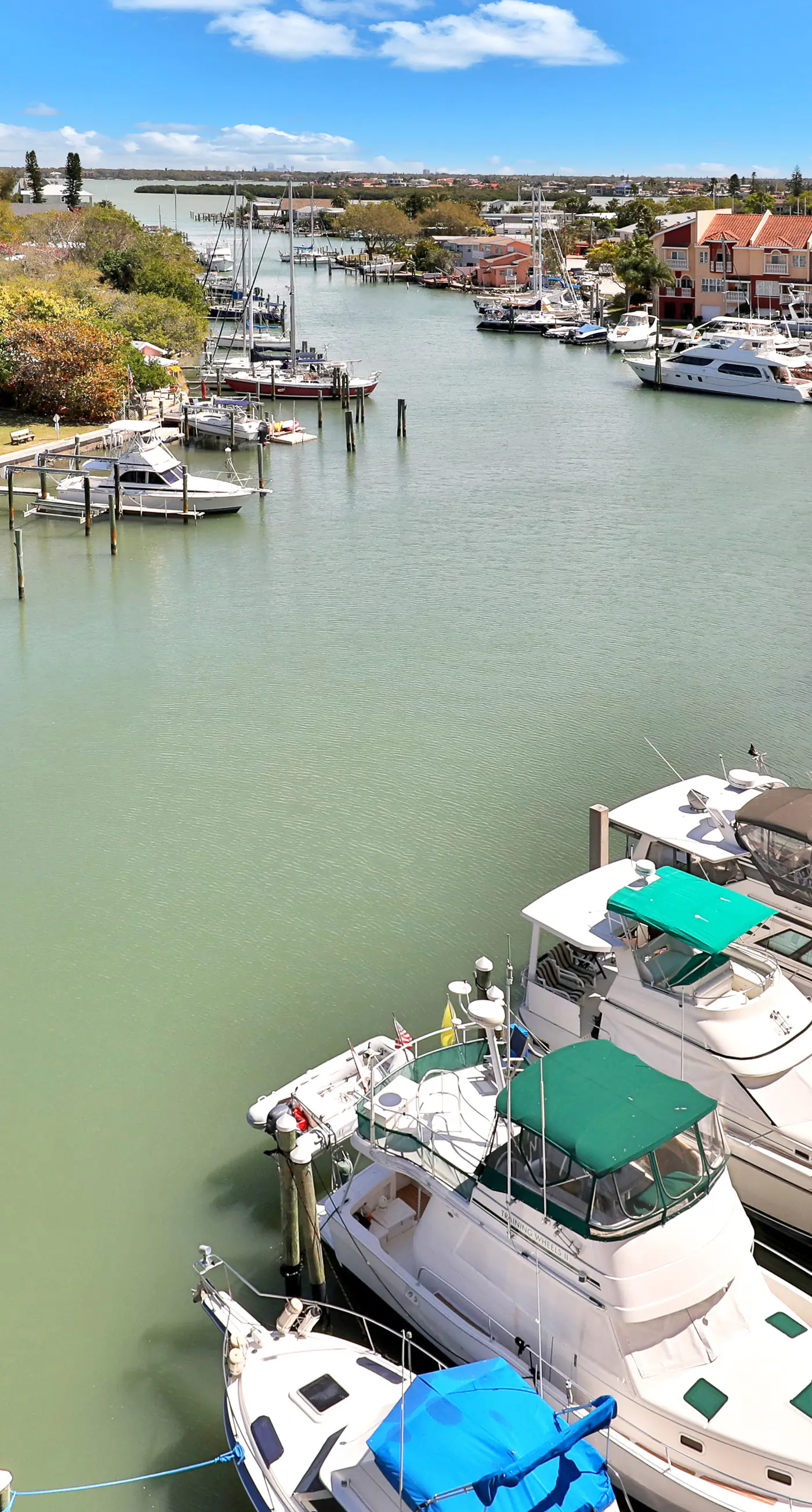 Bay front condo shared pool and hot tub right next to the beach