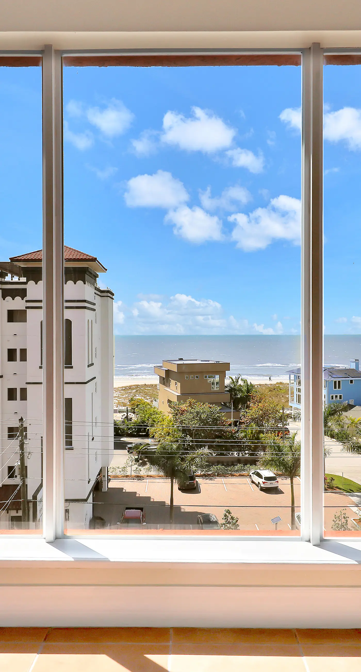 Bay front condo shared pool and hot tub right next to the beach