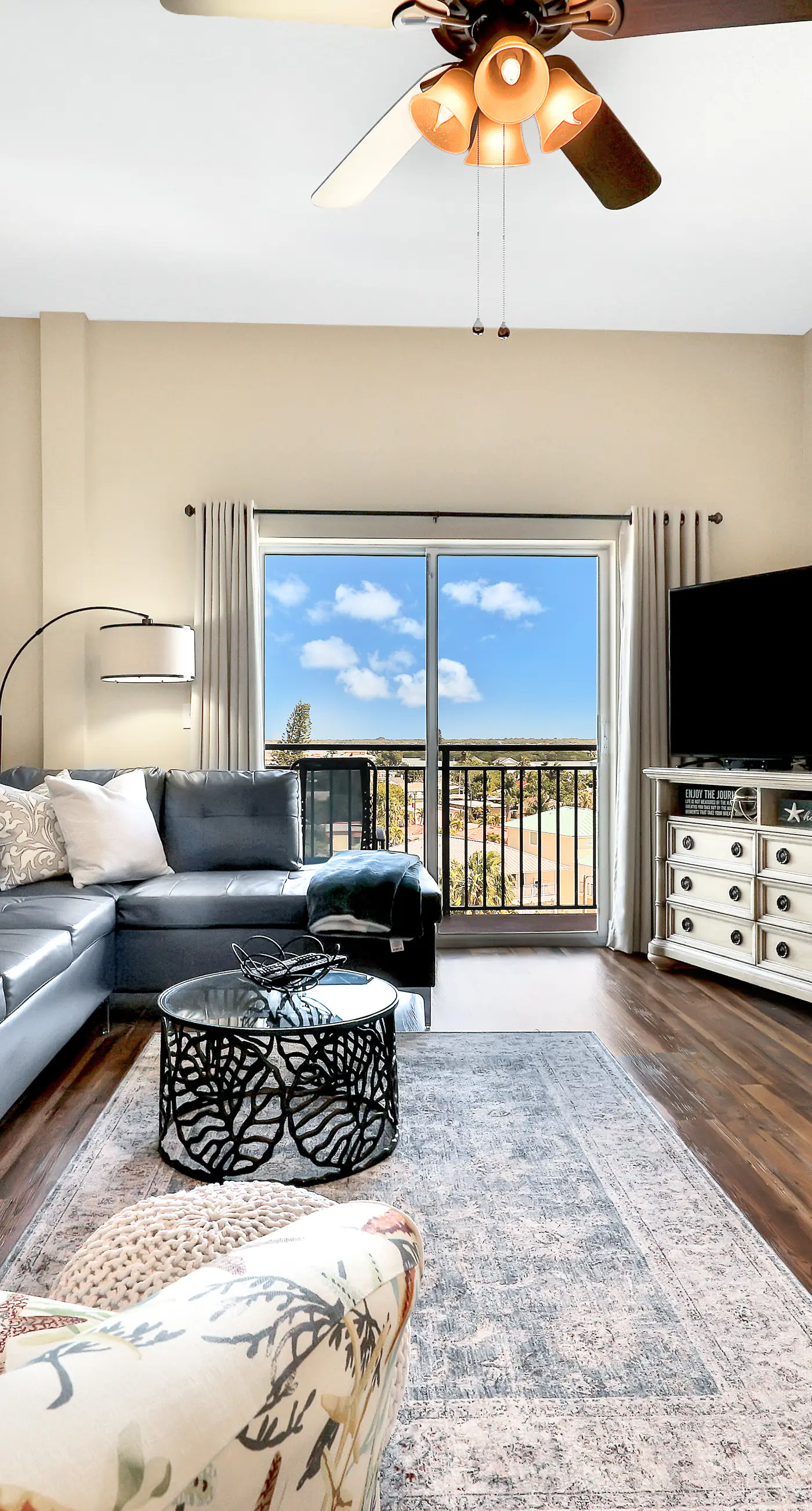 Bay front condo shared pool and hot tub right next to the beach