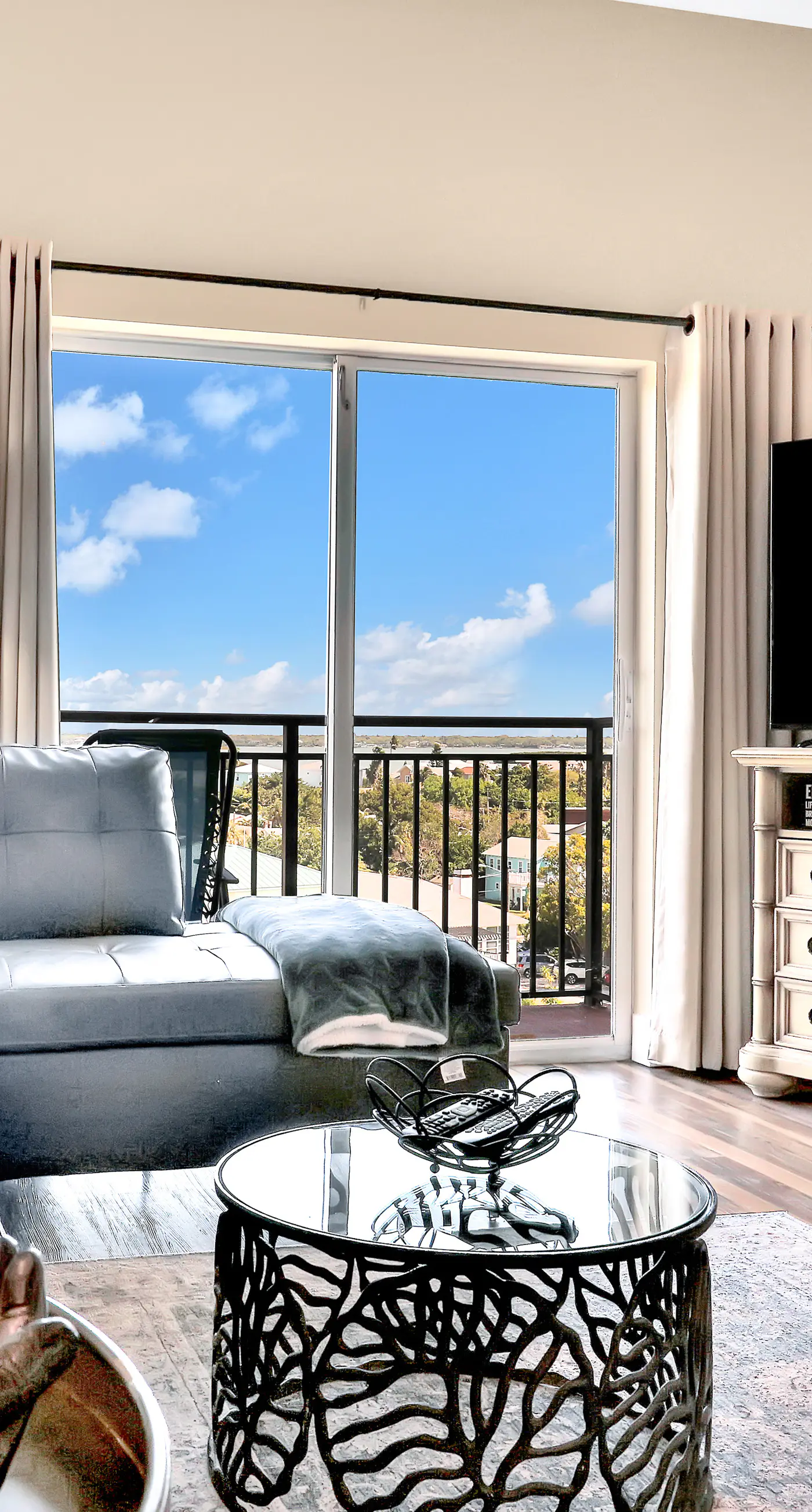Bay front condo shared pool and hot tub right next to the beach