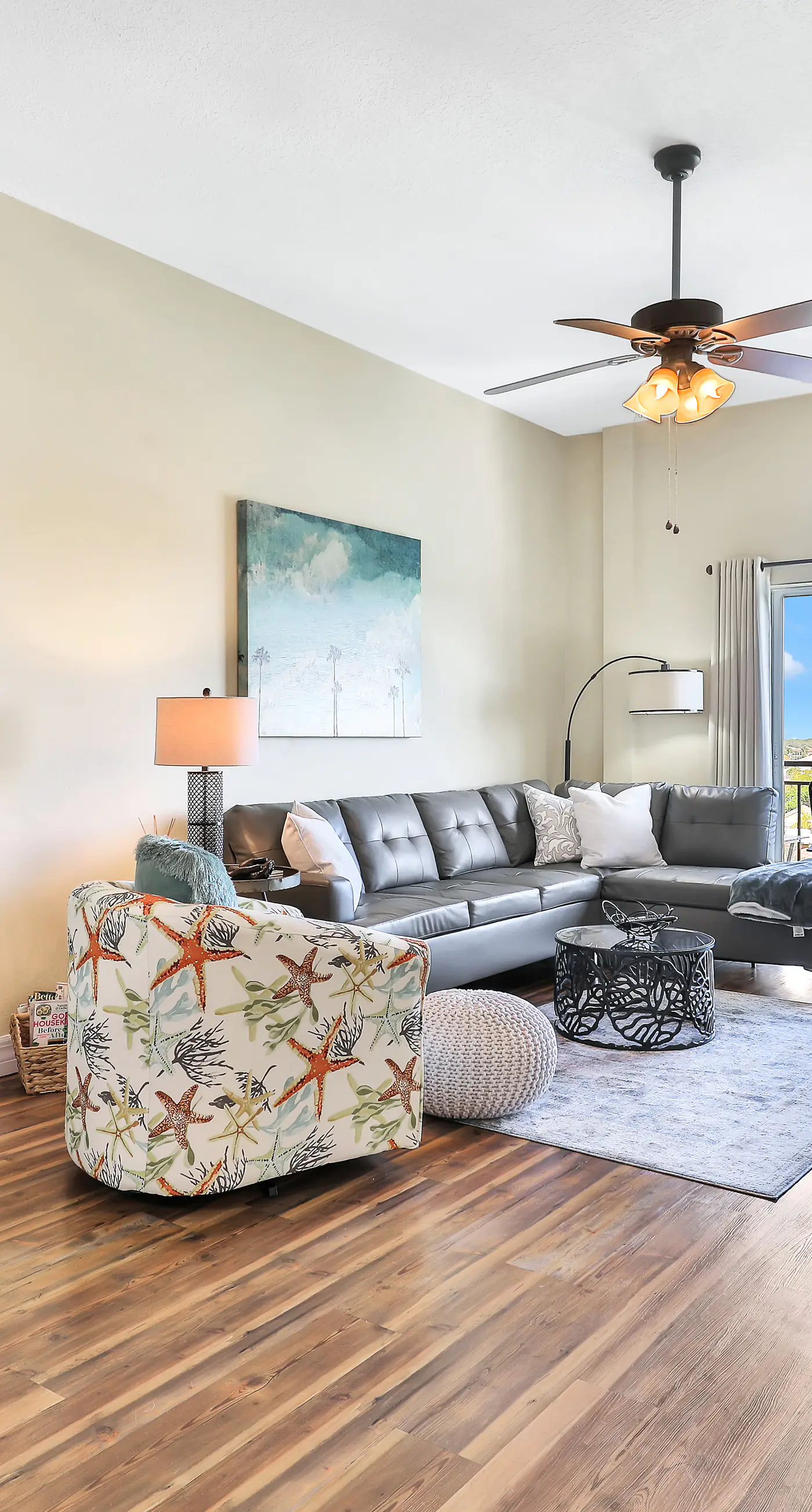 Bay front condo shared pool and hot tub right next to the beach