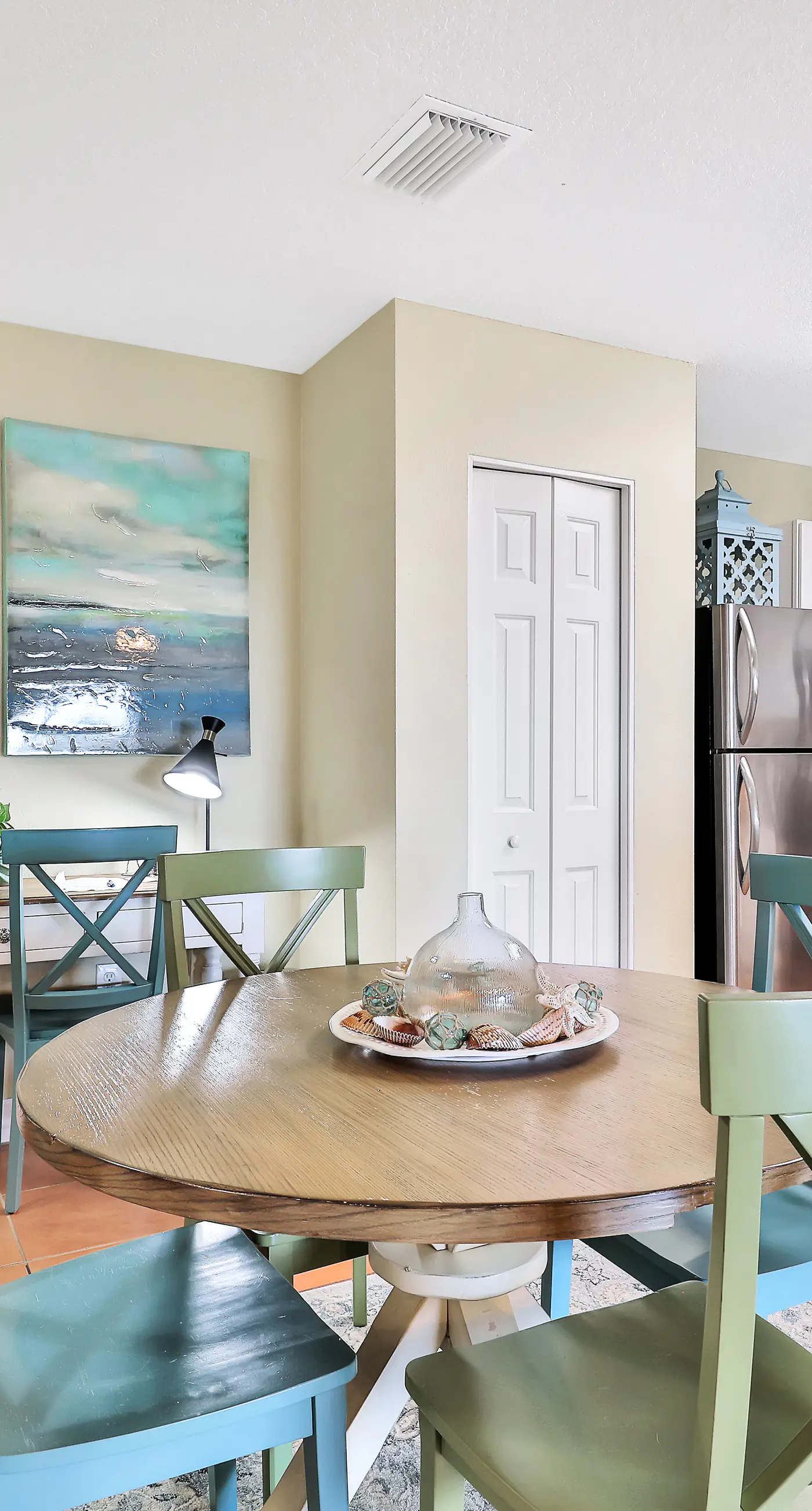 Bay front condo shared pool and hot tub right next to the beach