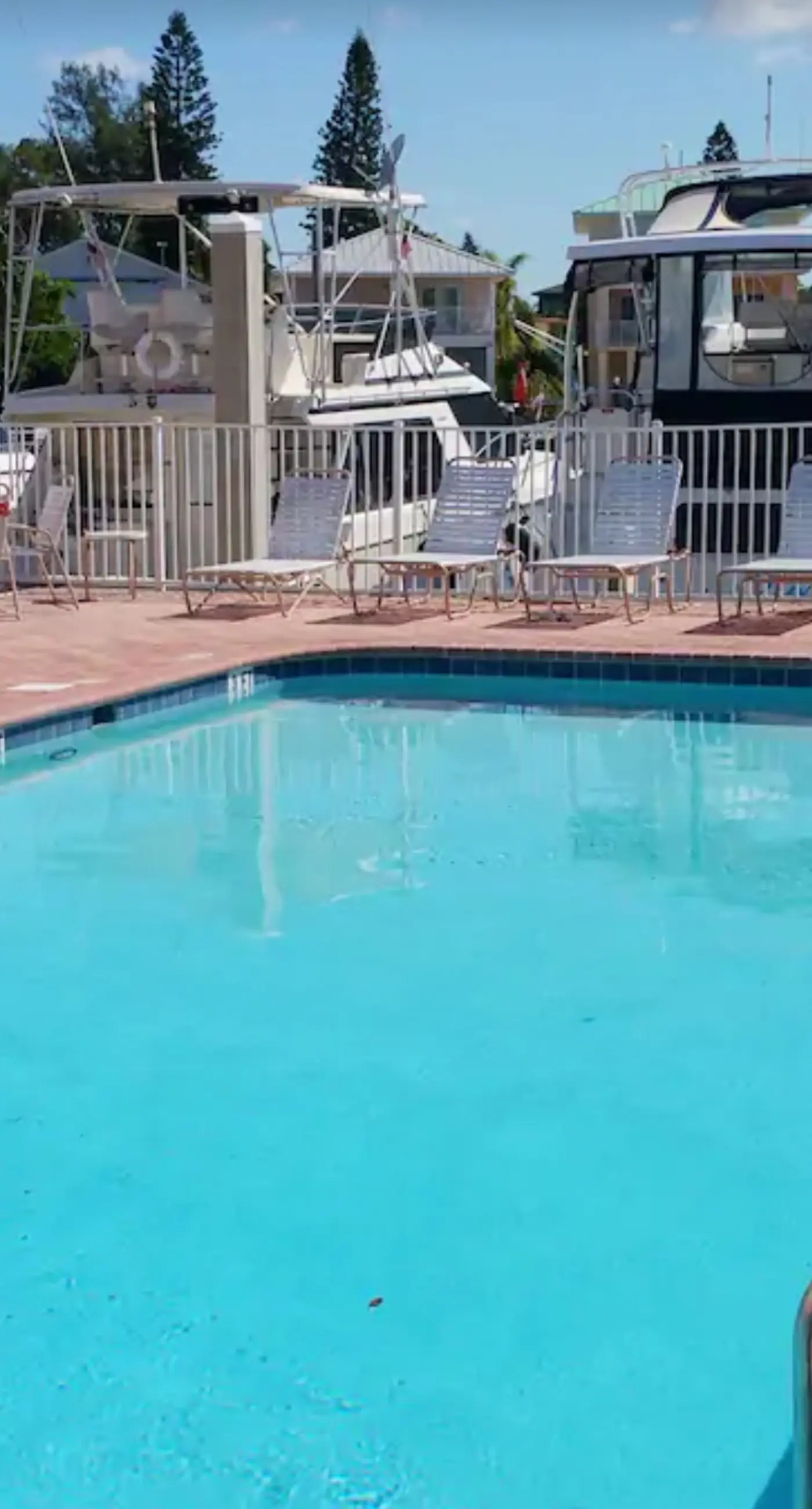 Bay front condo shared pool and hot tub right next to the beach