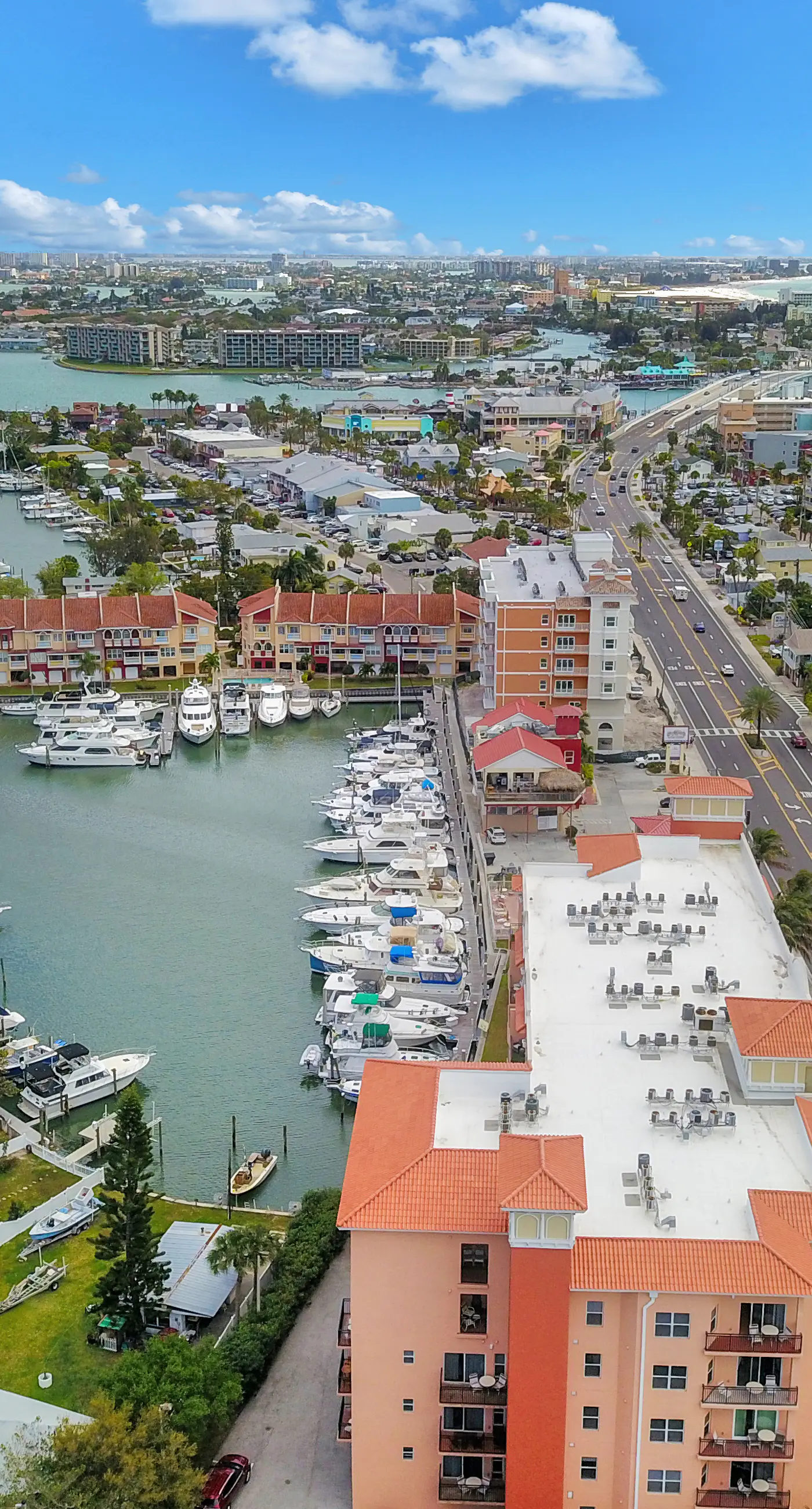 Bay front condo shared pool and hot tub right next to the beach