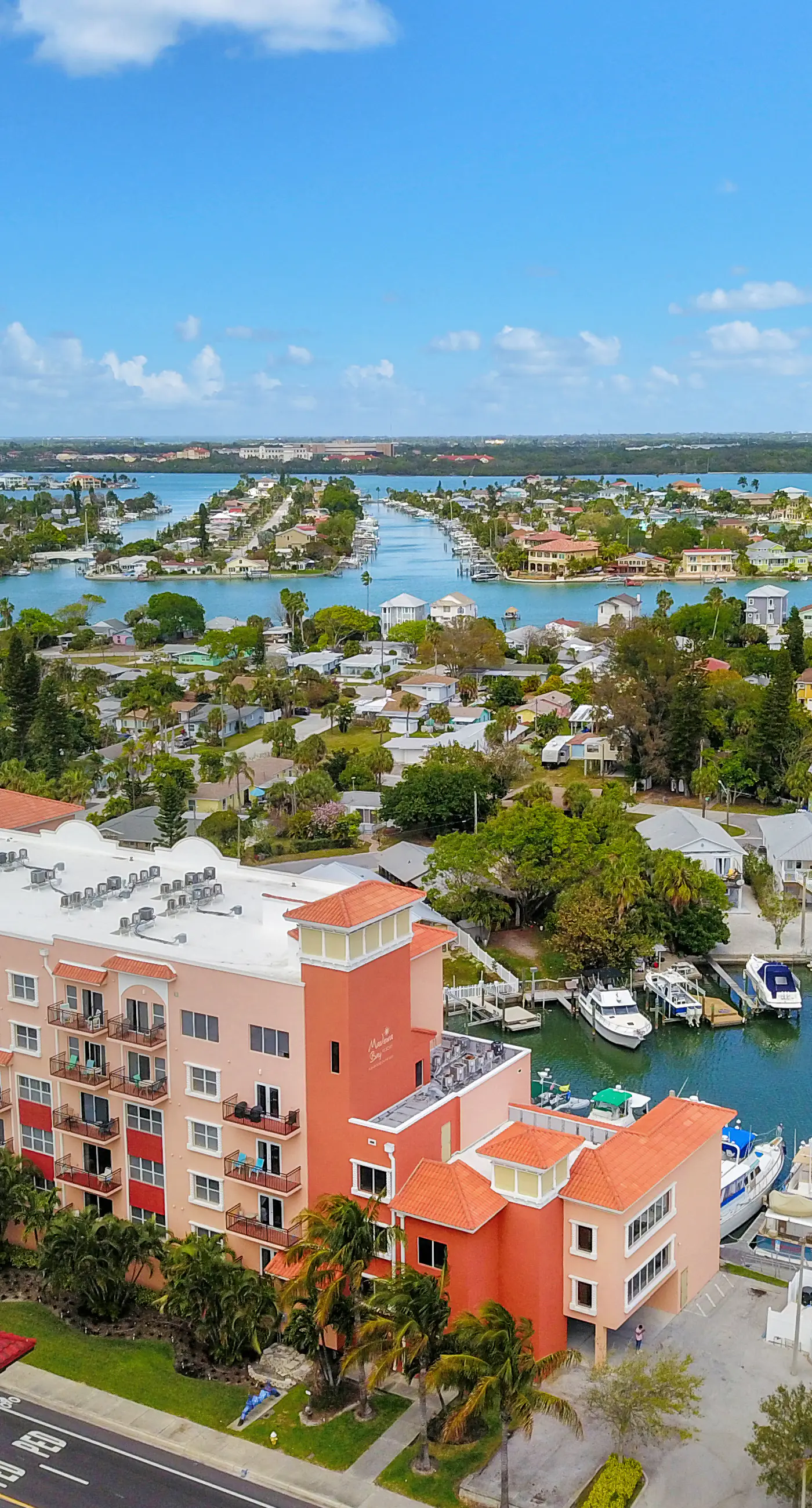 Bay front condo shared pool and hot tub right next to the beach
