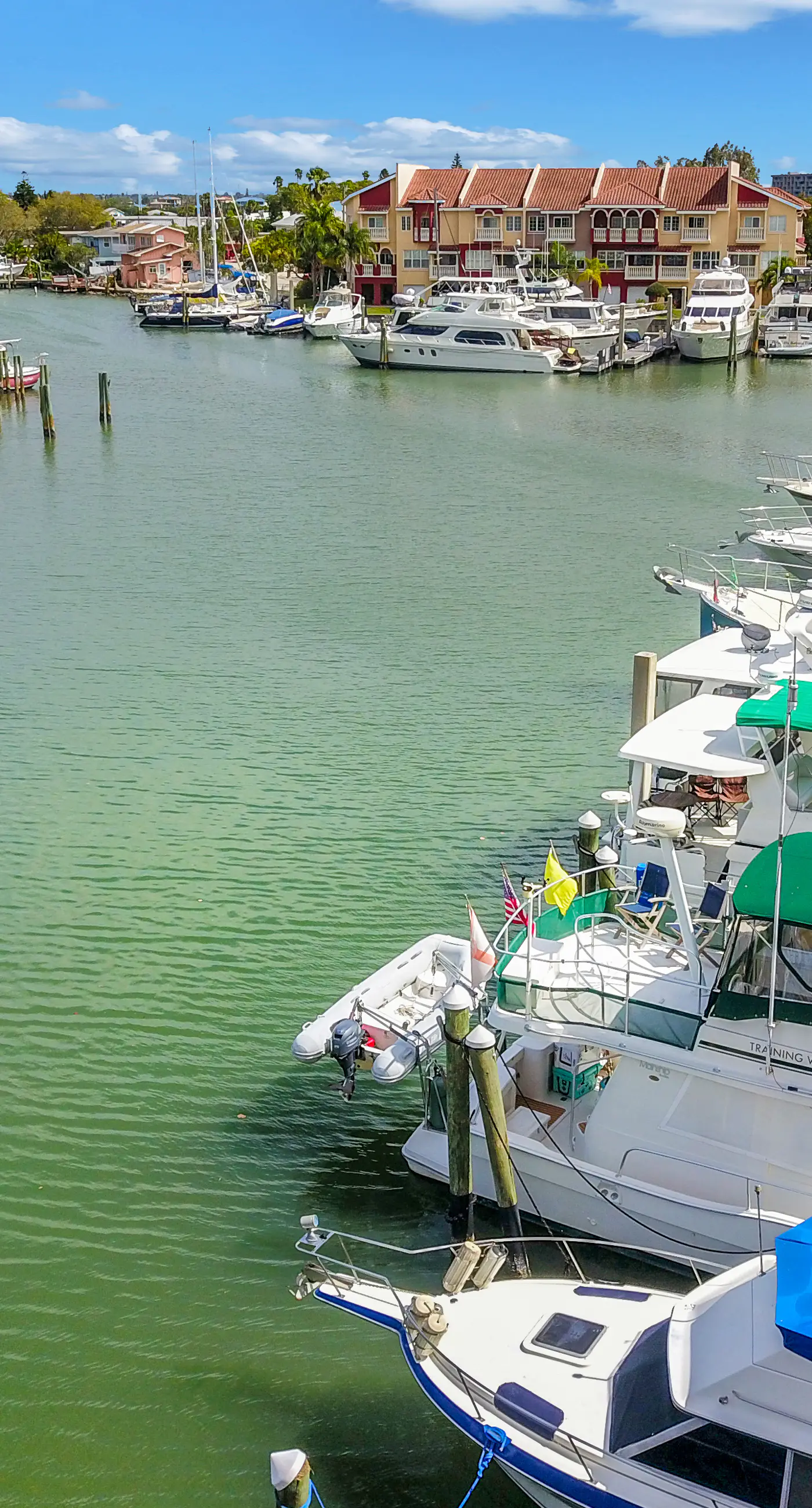 Bay front condo shared pool and hot tub right next to the beach