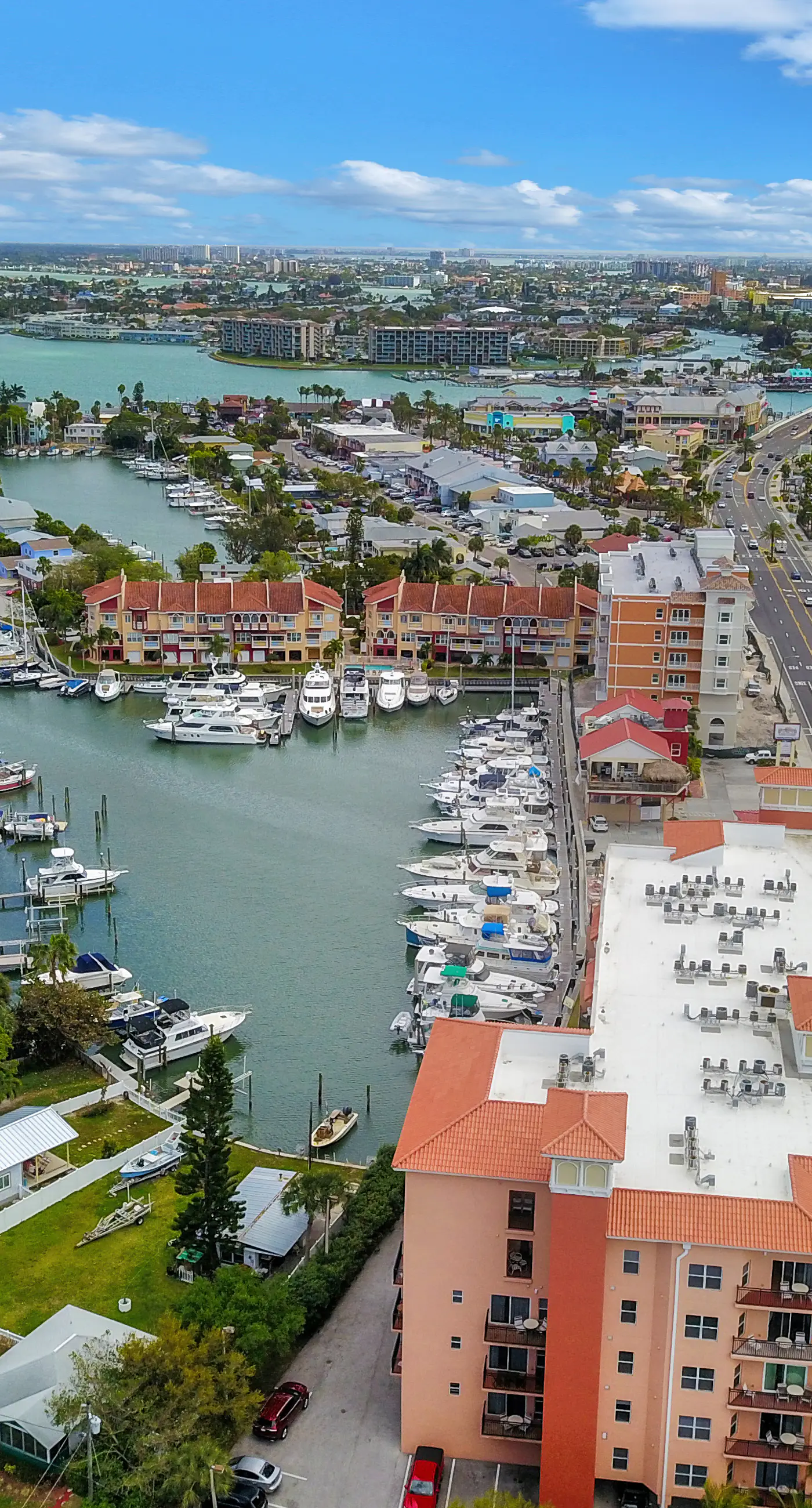 Bay front condo shared pool and hot tub right next to the beach
