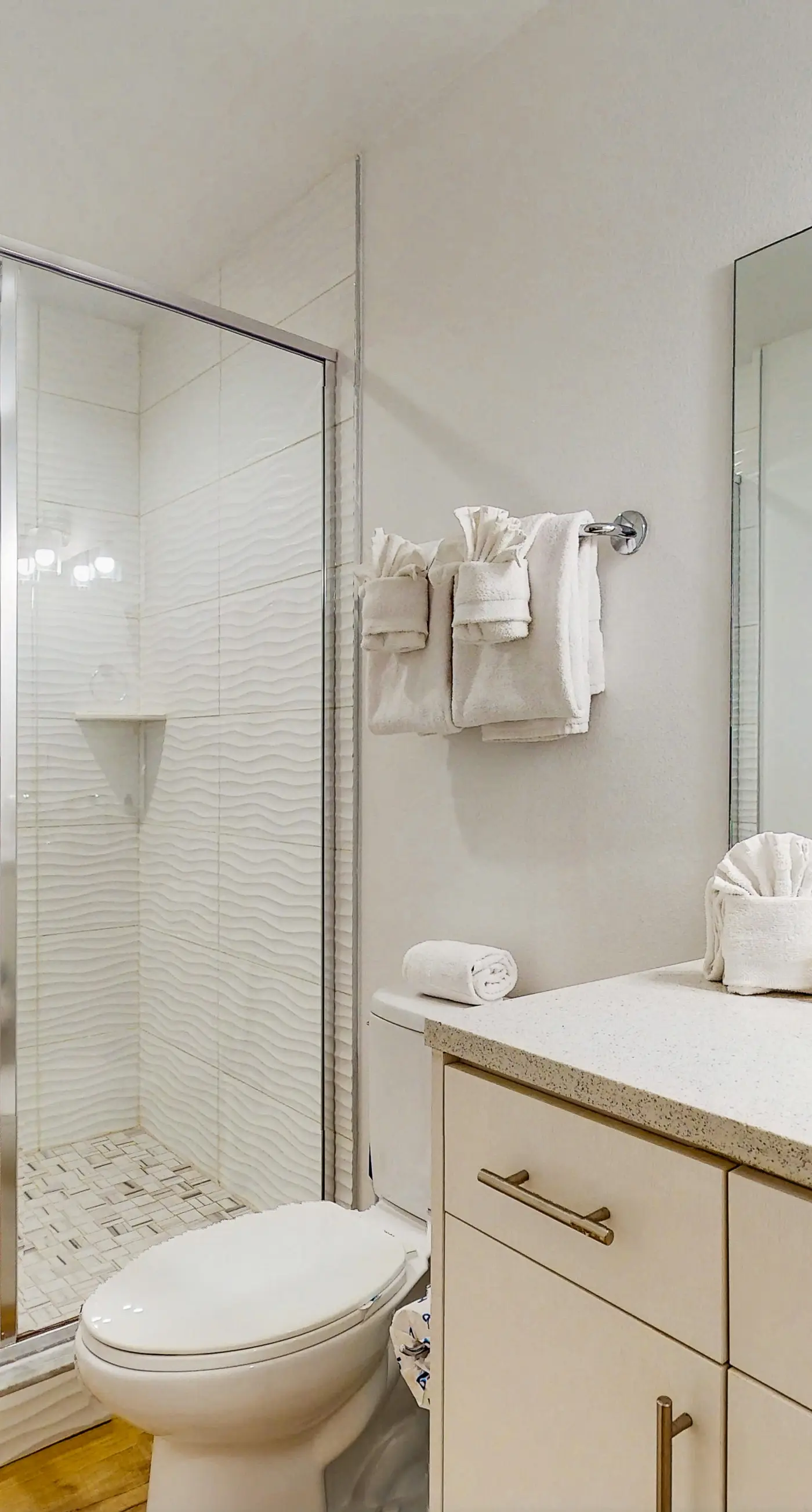 Coastal Getaway 3BR 3BA Condo with Pool Just 2 Blocks from the Beach