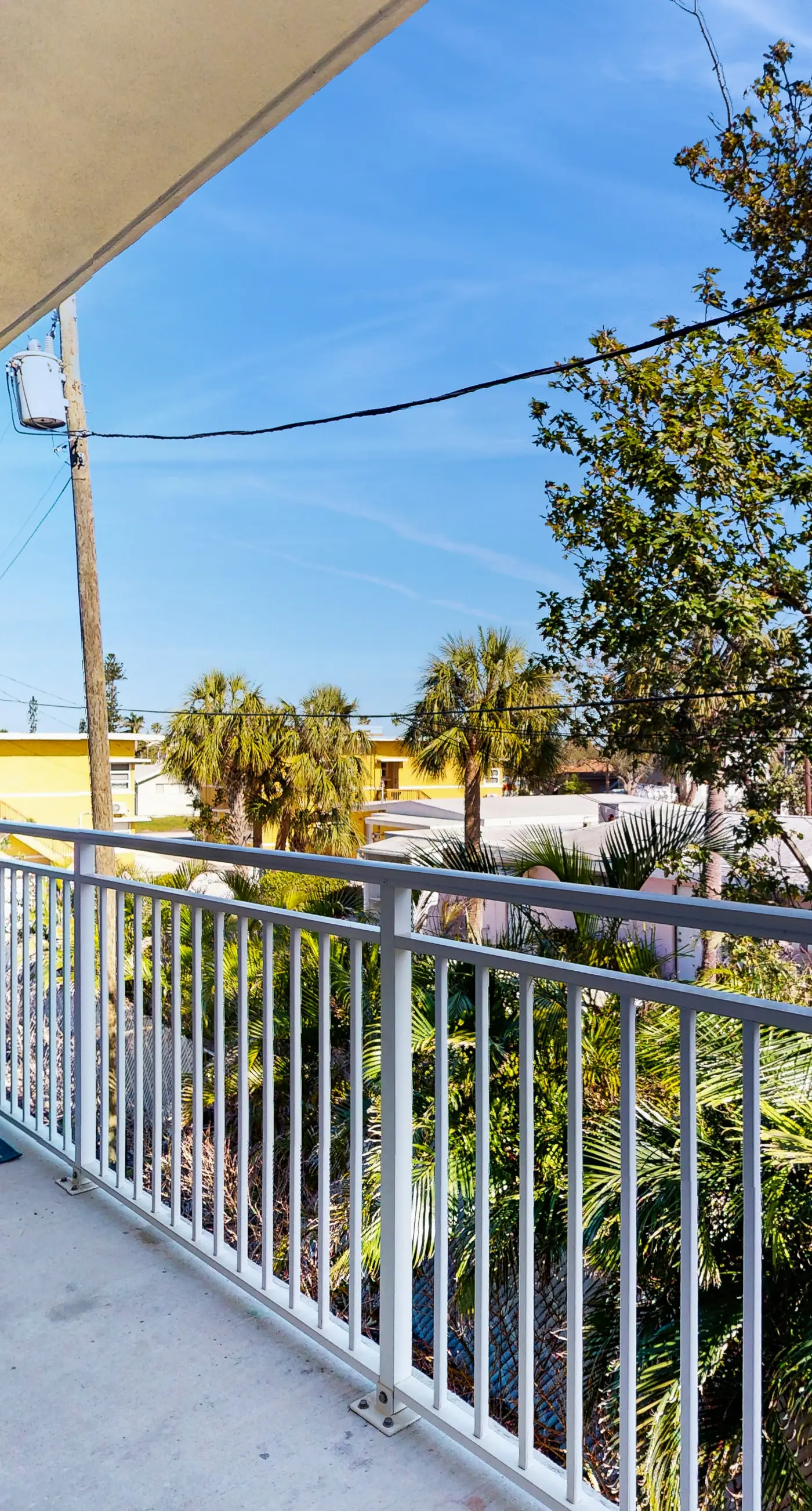 Coastal Getaway 3BR 3BA Condo with Pool Just 2 Blocks from the Beach