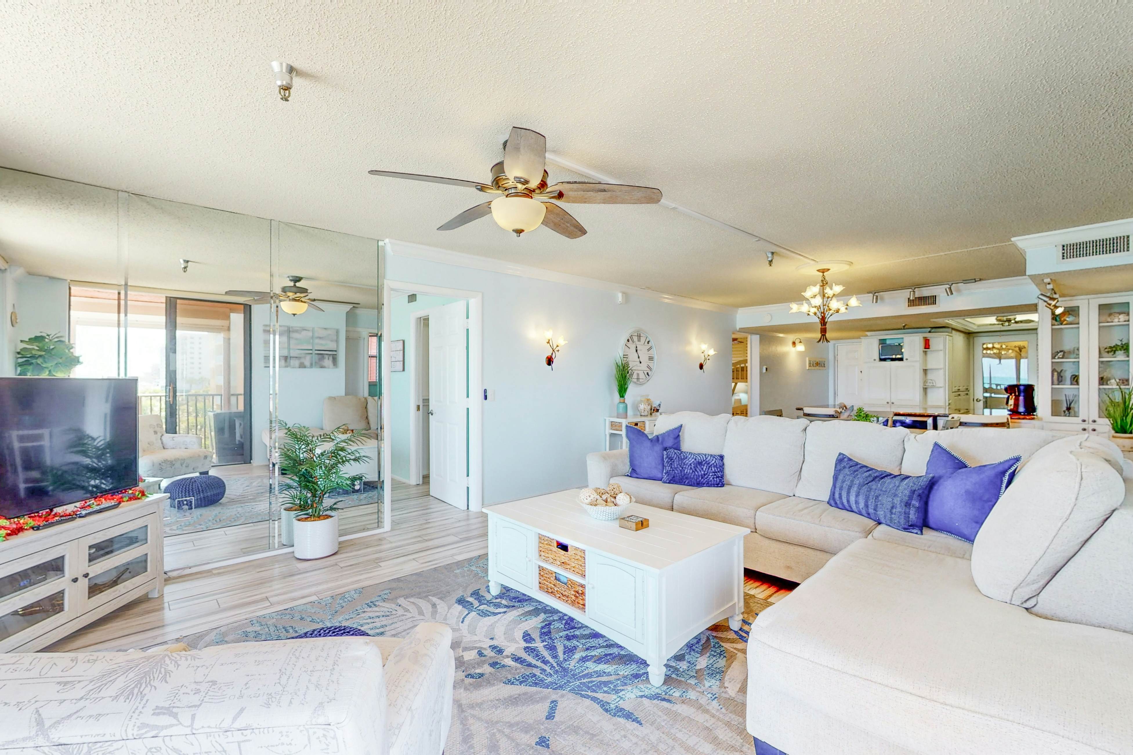 3rd-floor oceanfront corner condo with on-site pool & ocean views