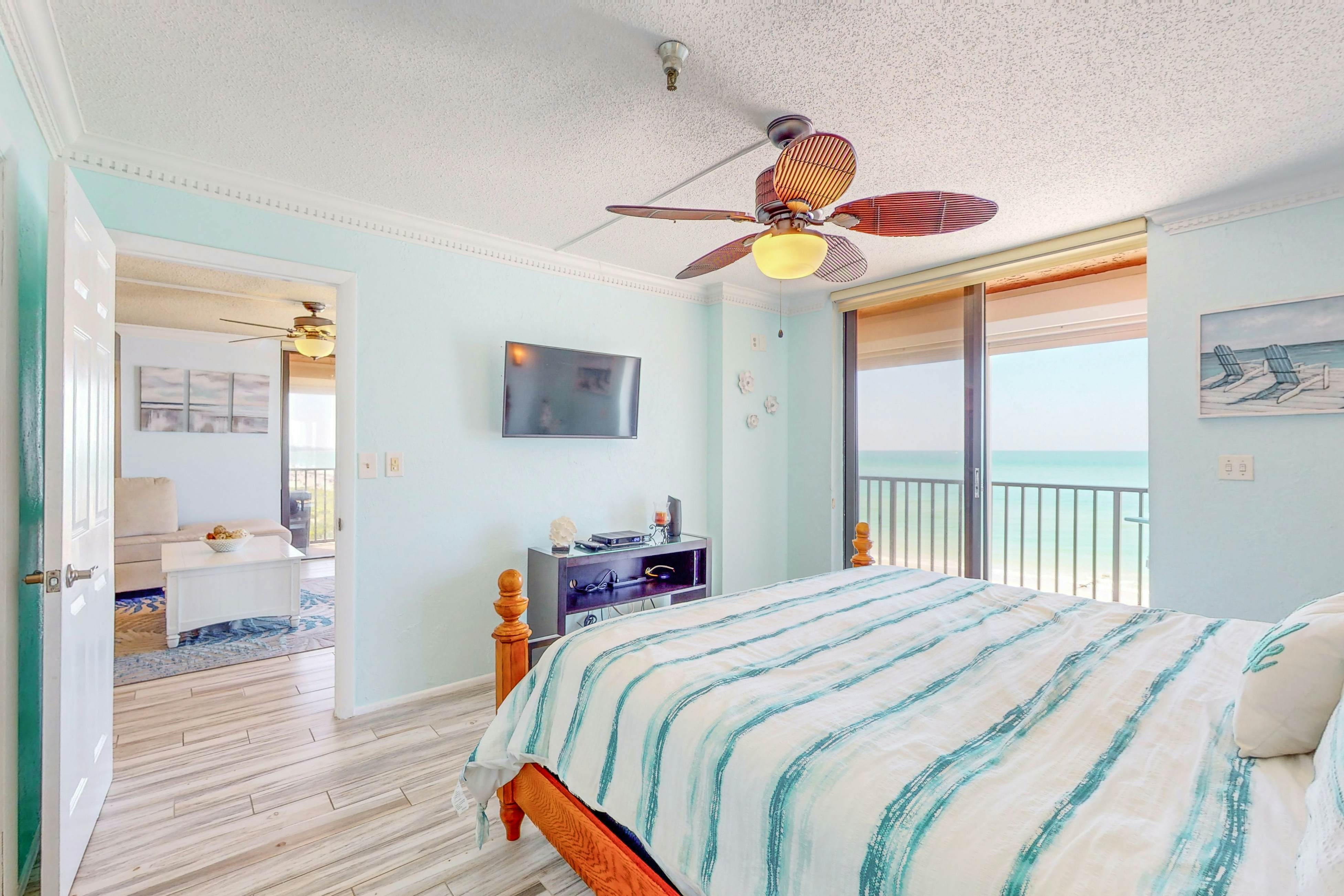 3rd-floor oceanfront corner condo with on-site pool & ocean views