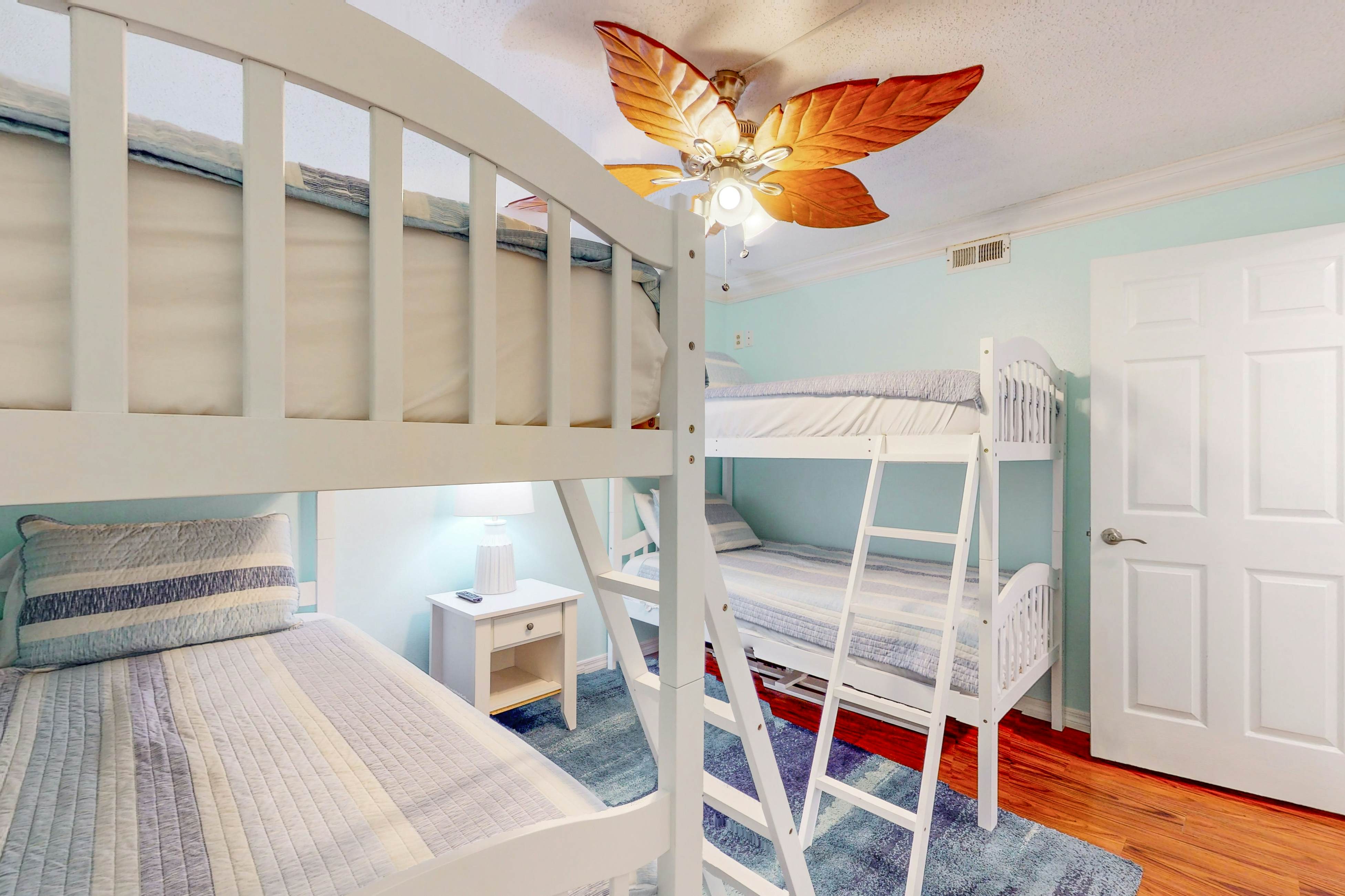 3rd-floor oceanfront corner condo with on-site pool & ocean views