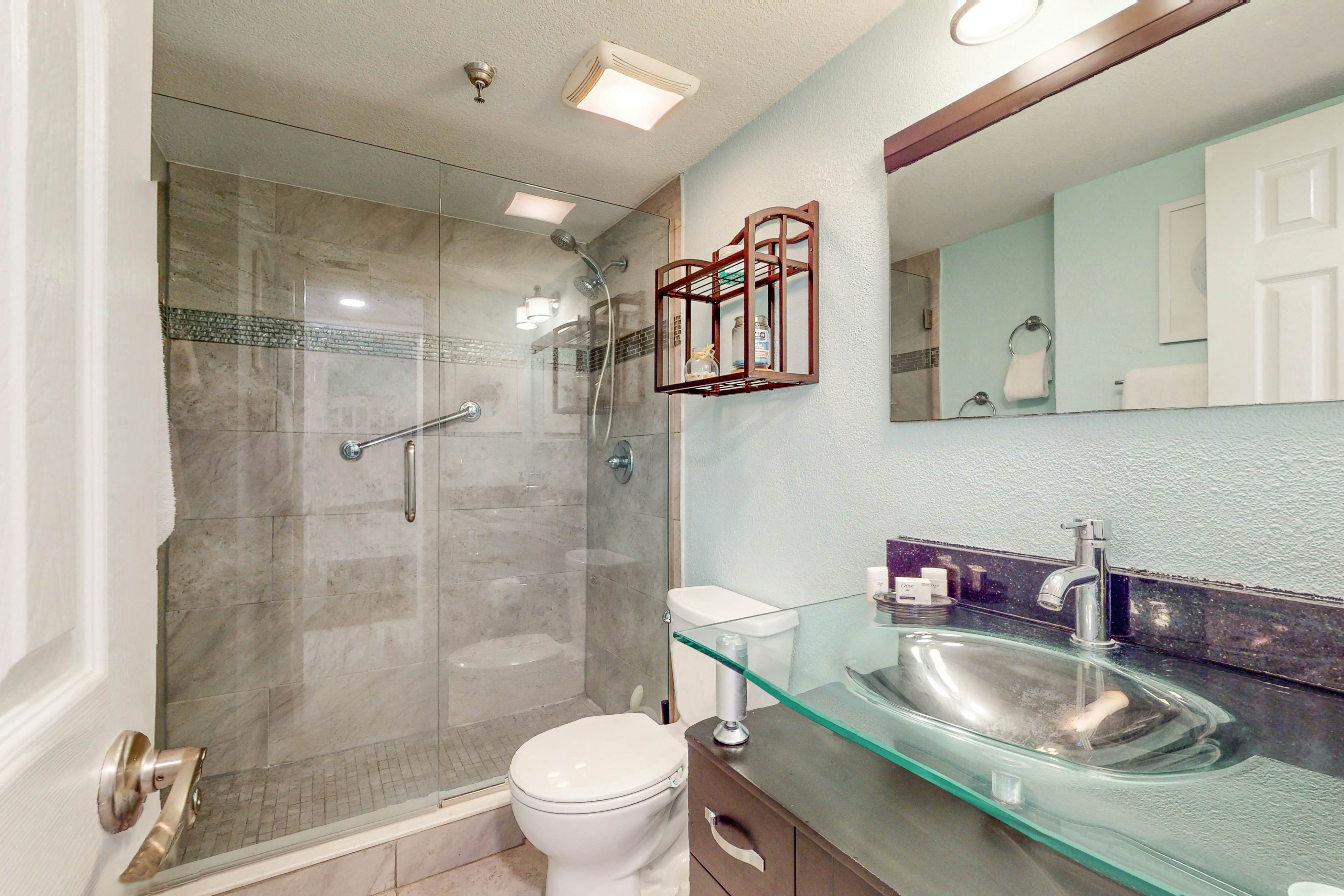 3rd-floor oceanfront corner condo with on-site pool & ocean views