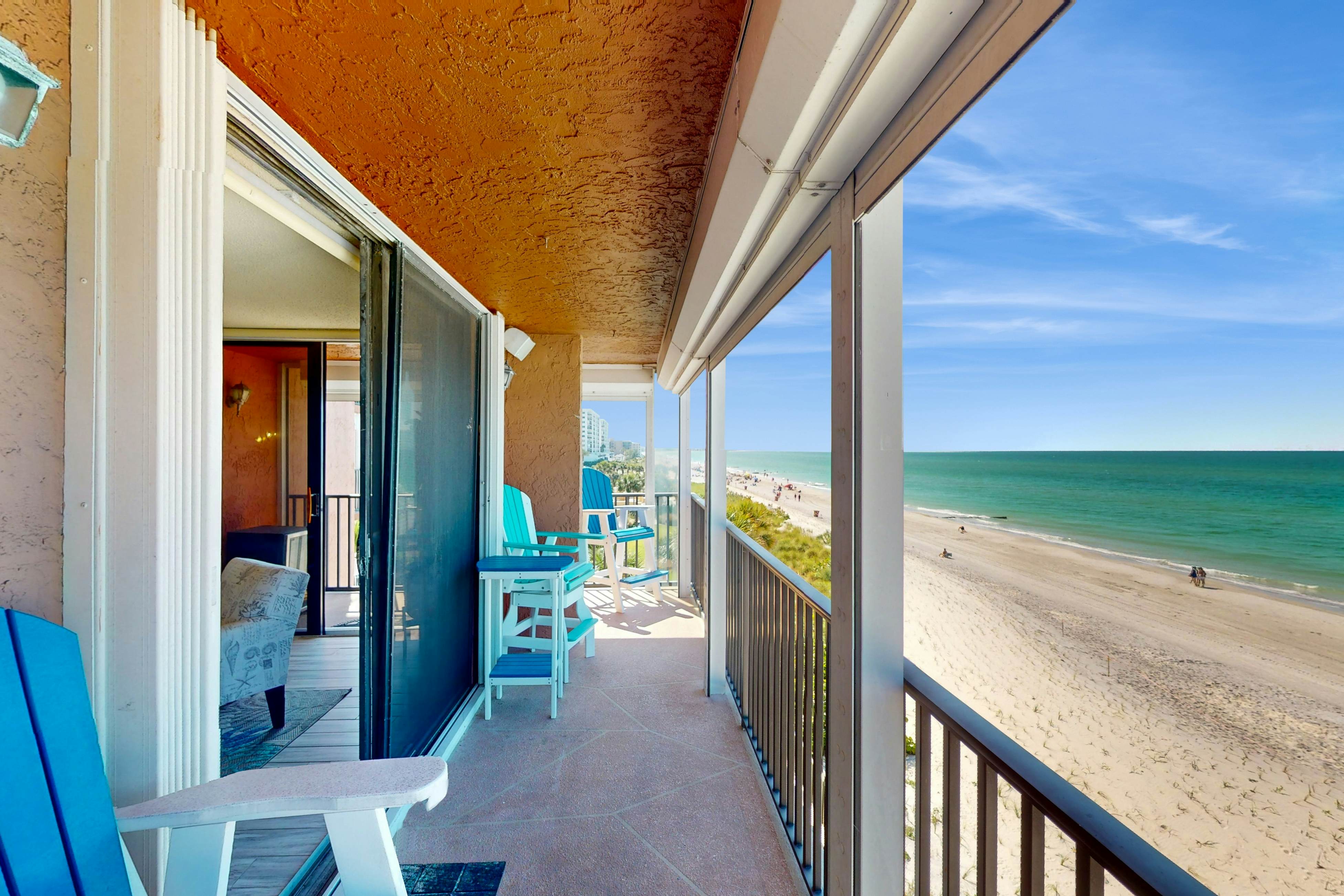 3rd-floor oceanfront corner condo with on-site pool & ocean views