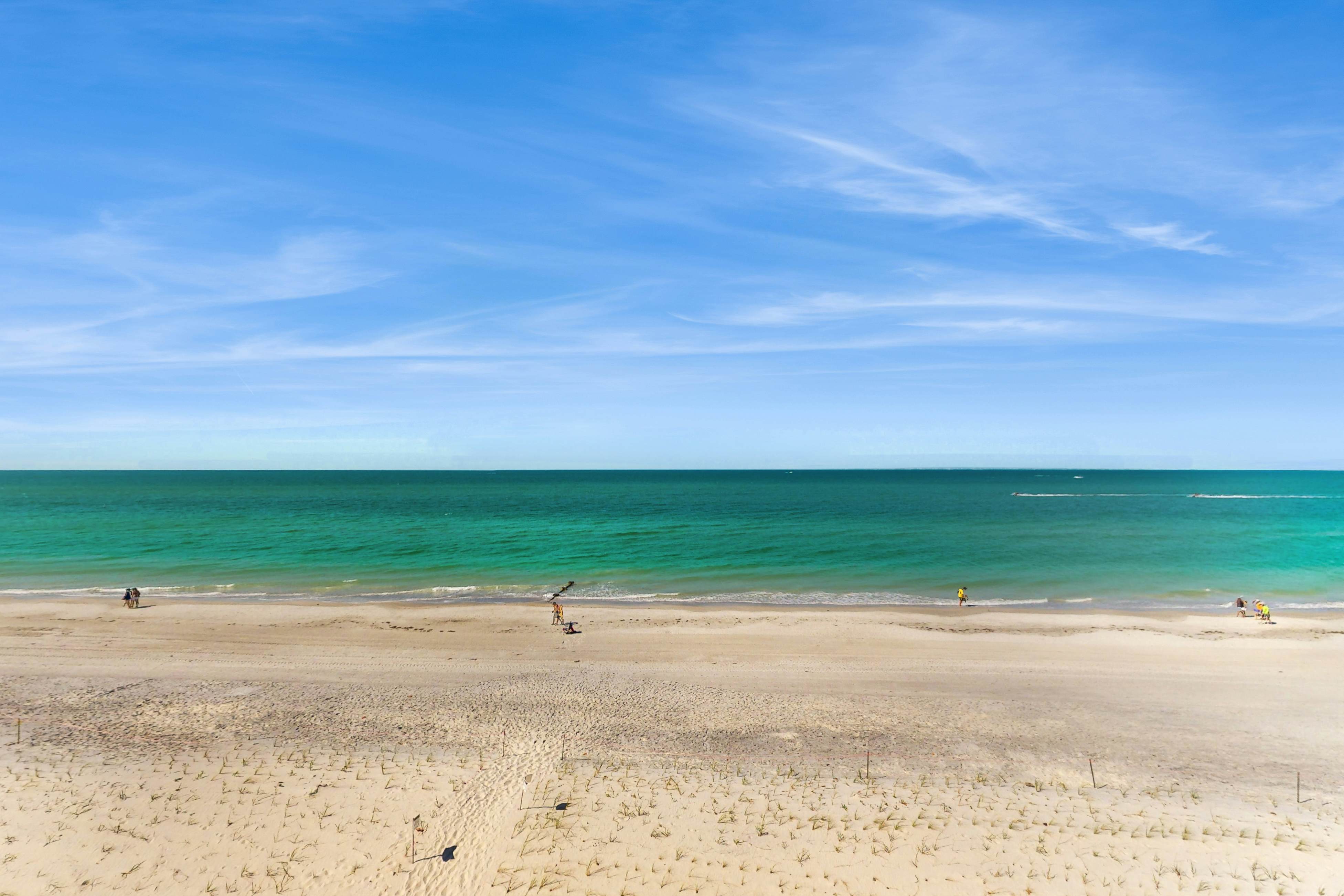 3rd-floor oceanfront corner condo with on-site pool & ocean views