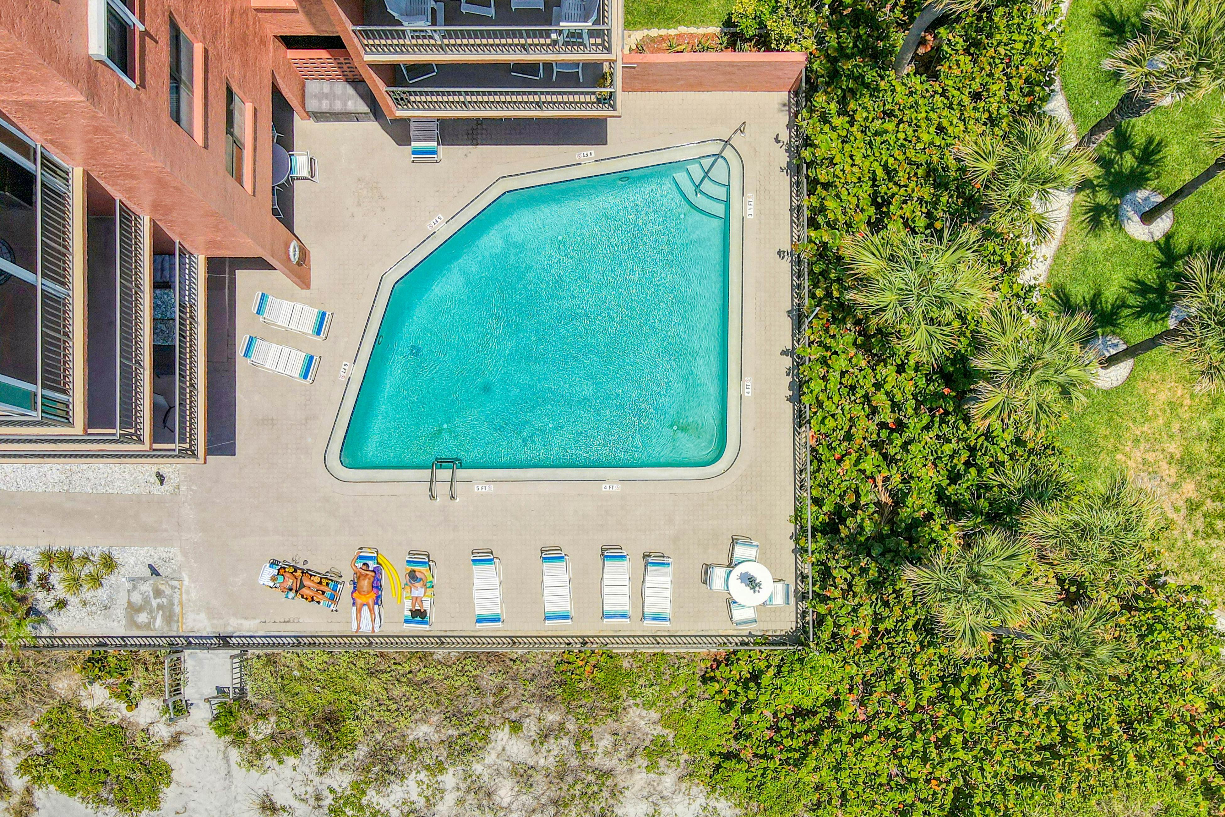 3rd-floor oceanfront corner condo with on-site pool & ocean views