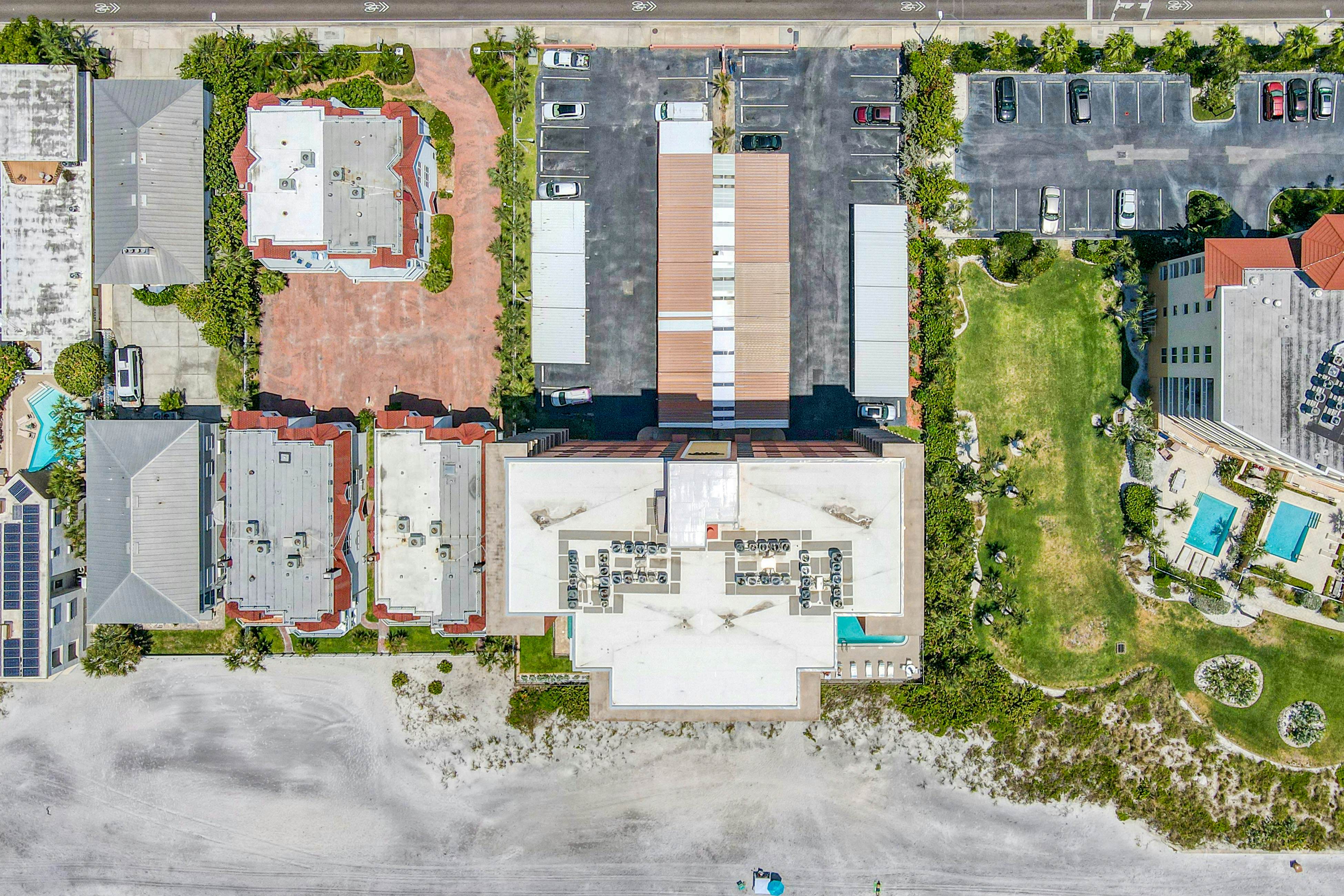 3rd-floor oceanfront corner condo with on-site pool & ocean views