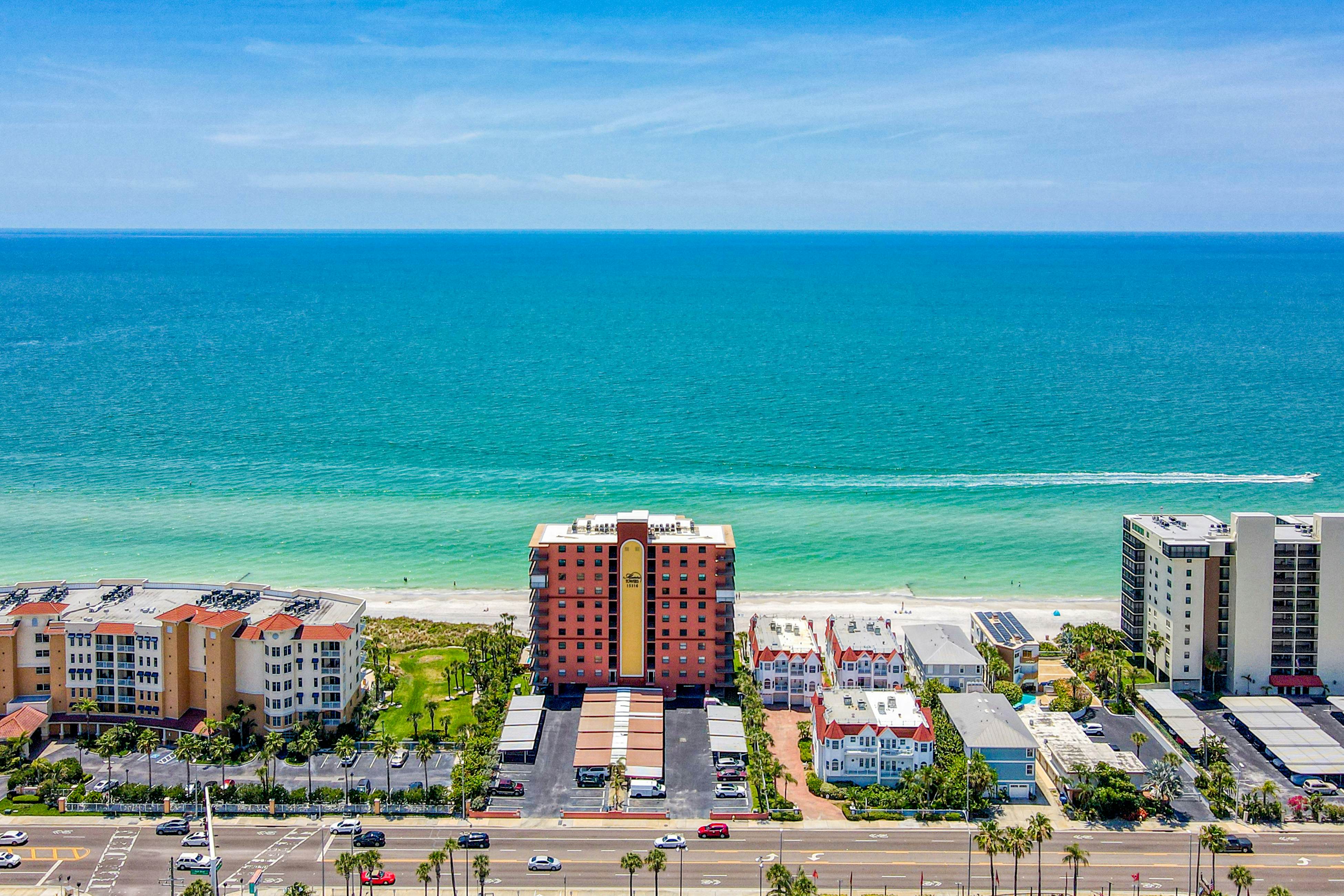 3rd-floor oceanfront corner condo with on-site pool & ocean views