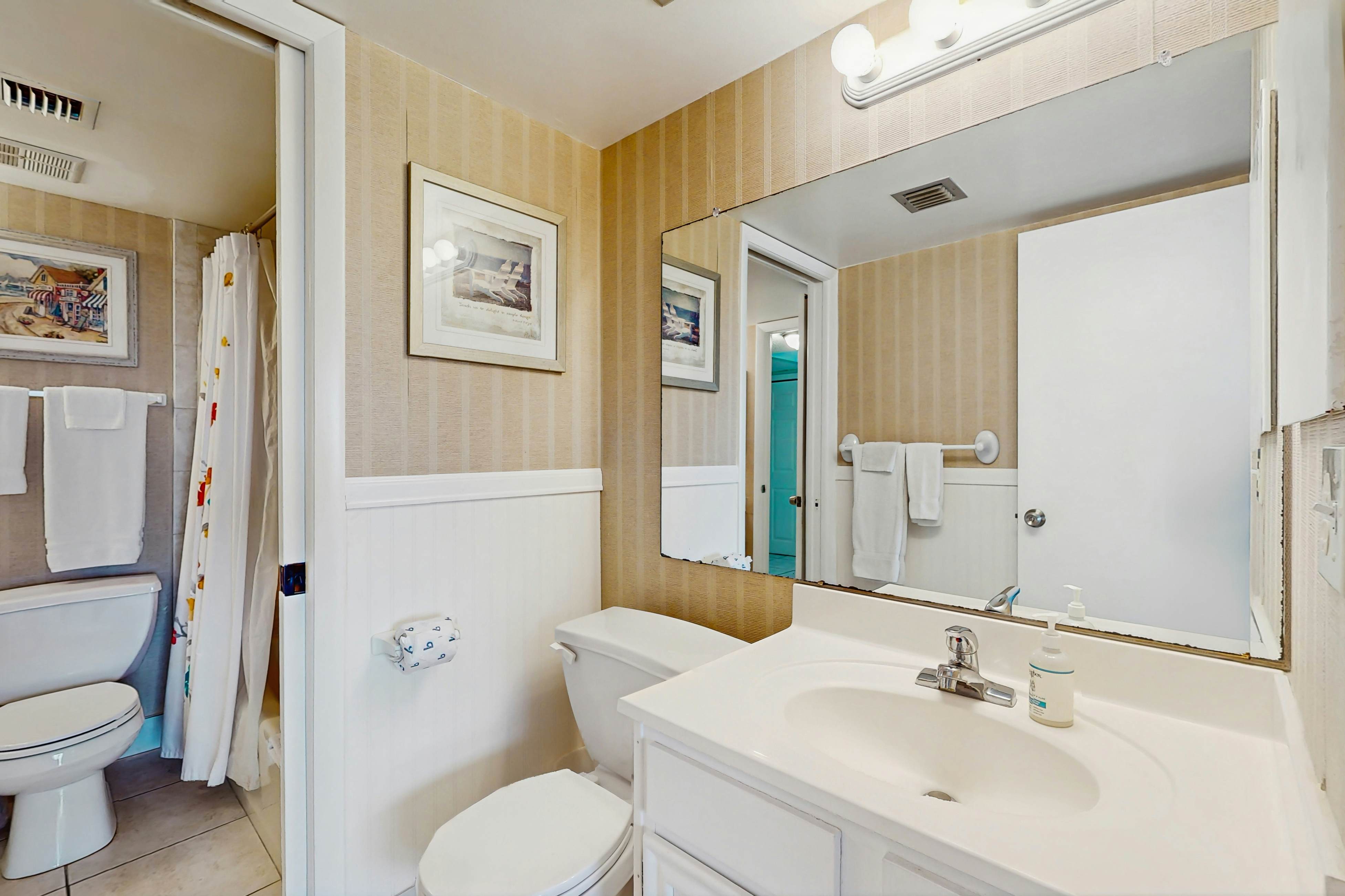 Gulf-front getaway with sunset-view balcony, beachfront pool & easy beach access