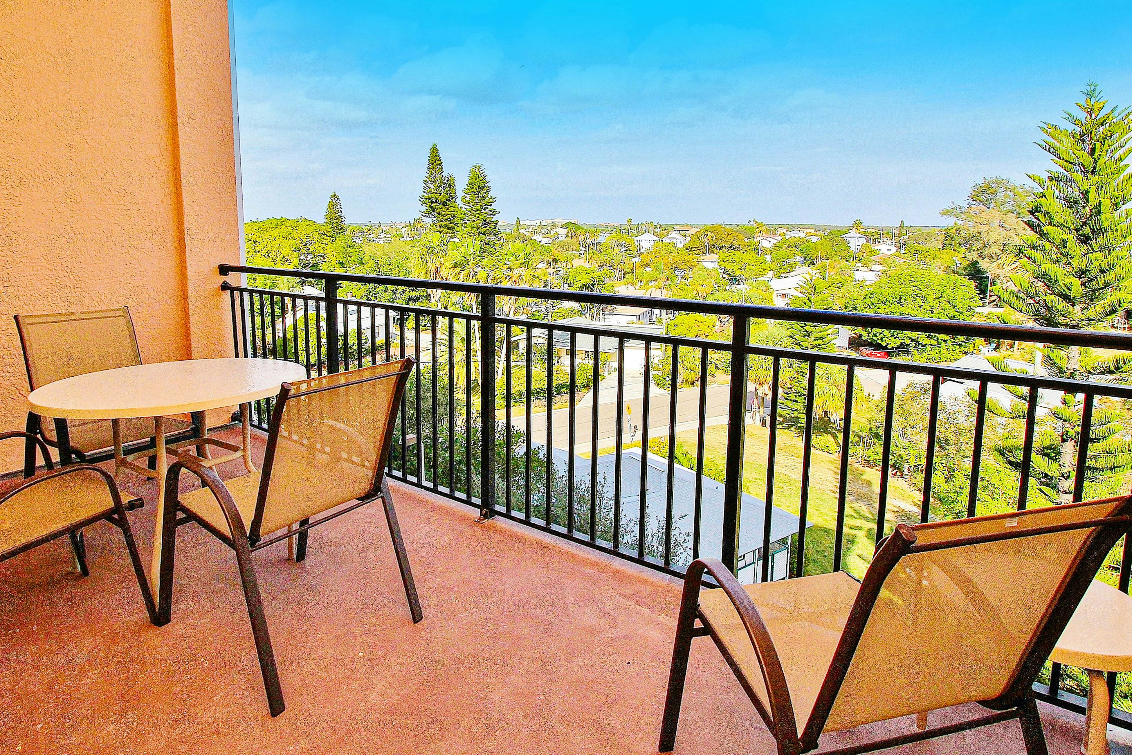 Waterfront condo with marina views - walk to John’s Pass