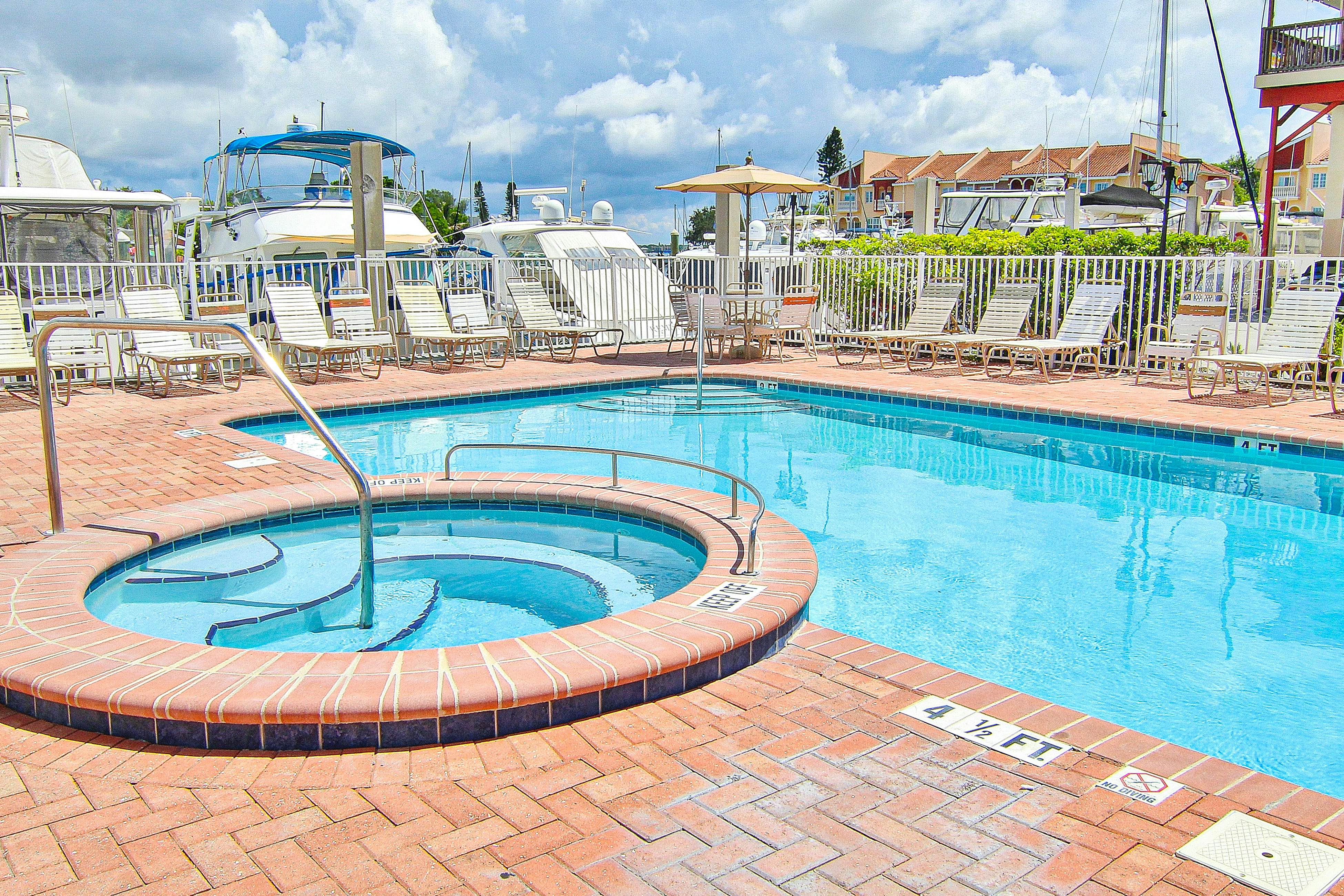 Waterfront condo with marina views - walk to John’s Pass