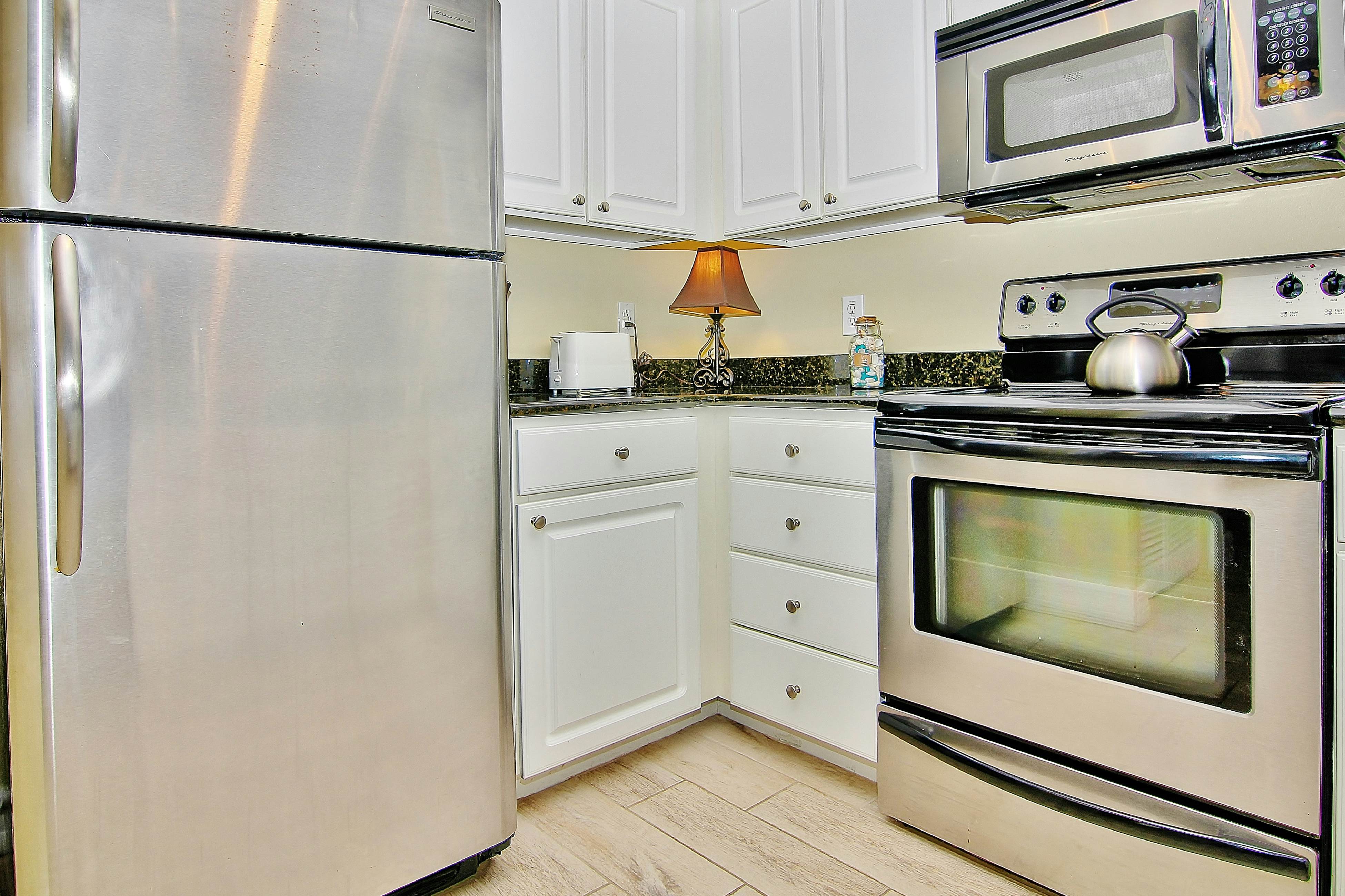 Waterfront condo with marina views - walk to John’s Pass