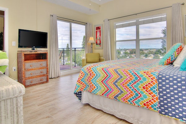 Waterfront condo with marina views walk to John s Pass