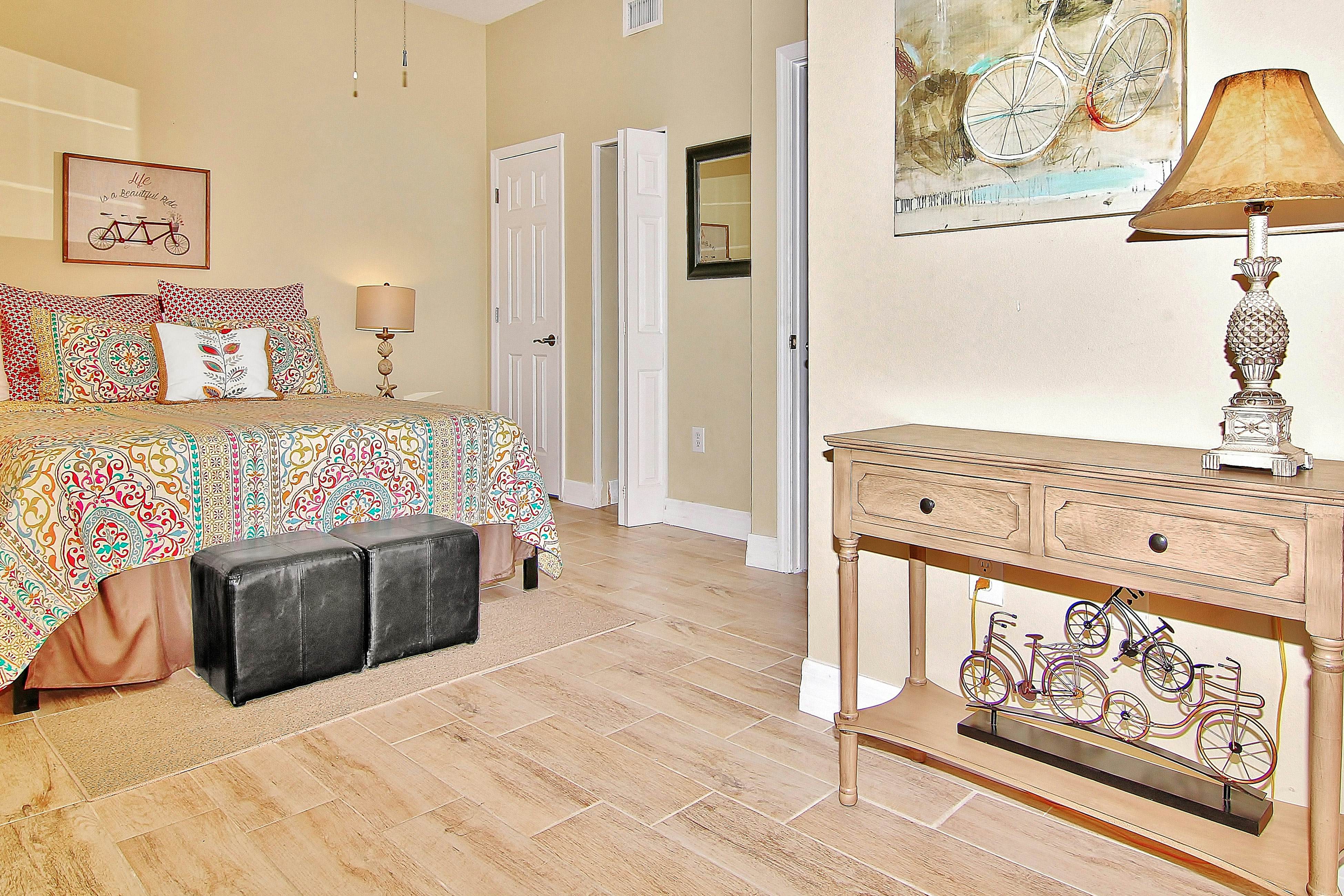 Waterfront condo with marina views - walk to John’s Pass