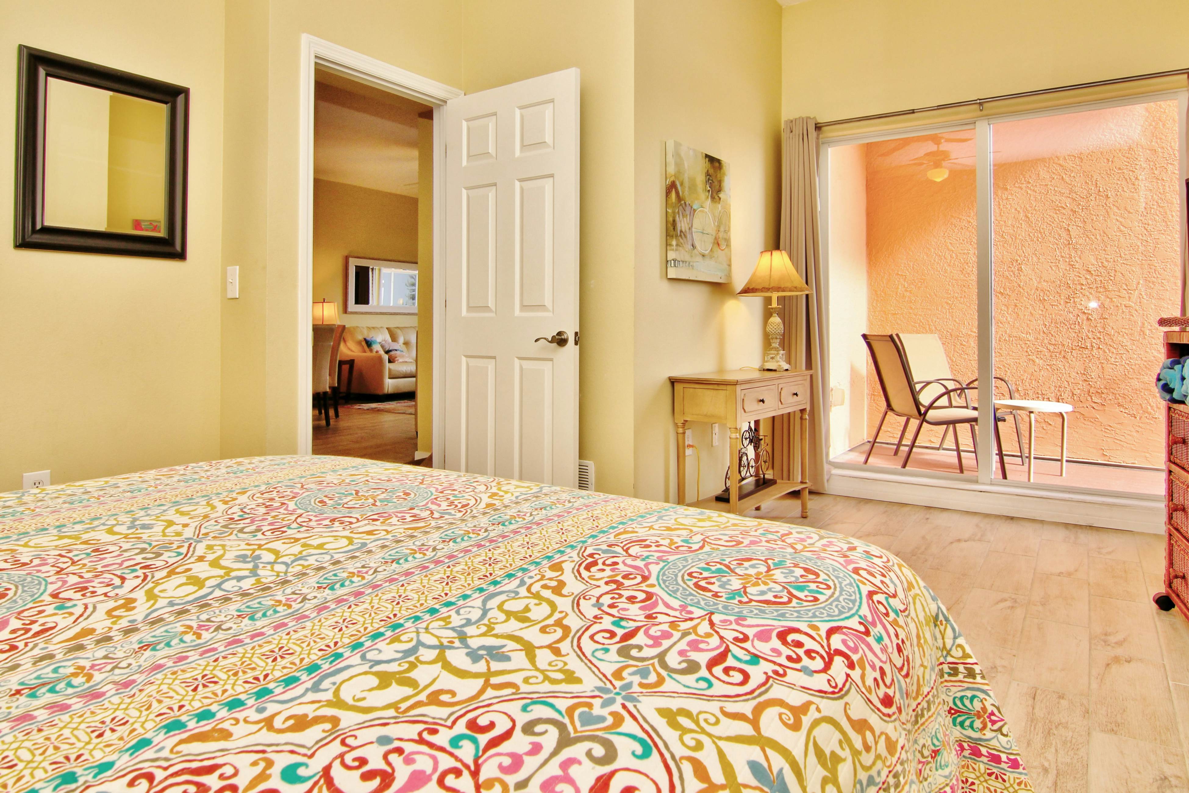 Waterfront condo with marina views - walk to John’s Pass