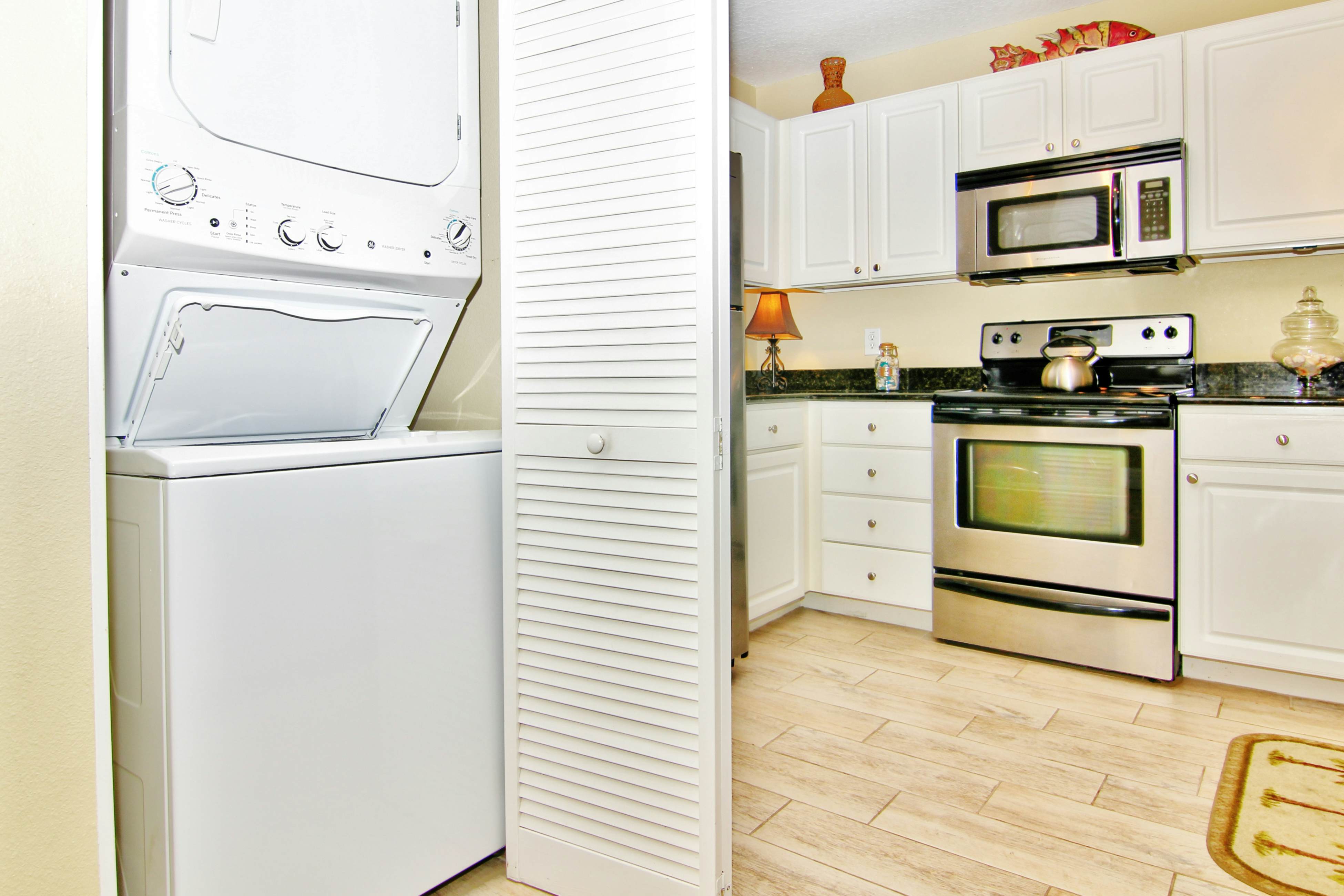 Waterfront condo with marina views - walk to John’s Pass