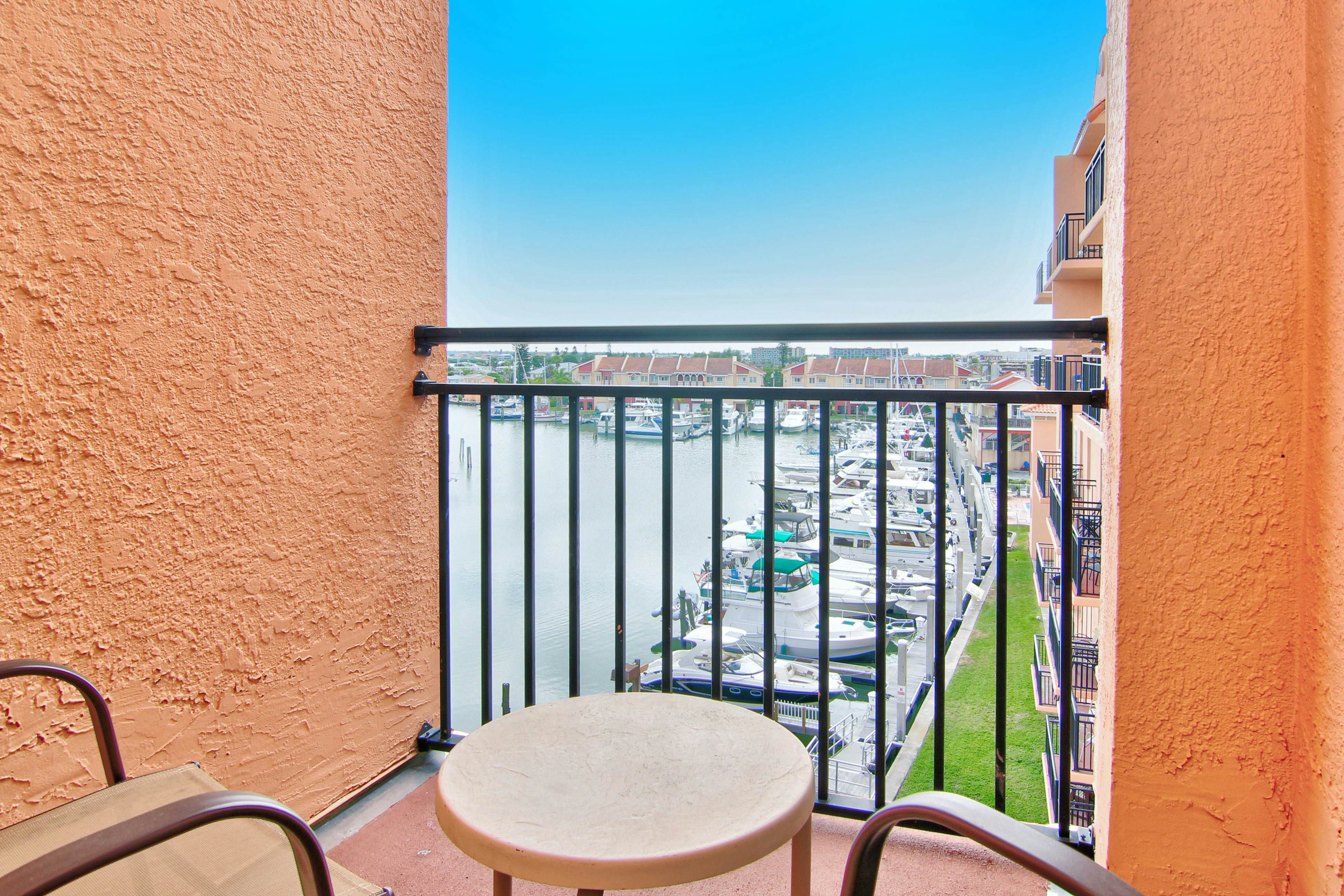 Waterfront condo with marina views - walk to John’s Pass