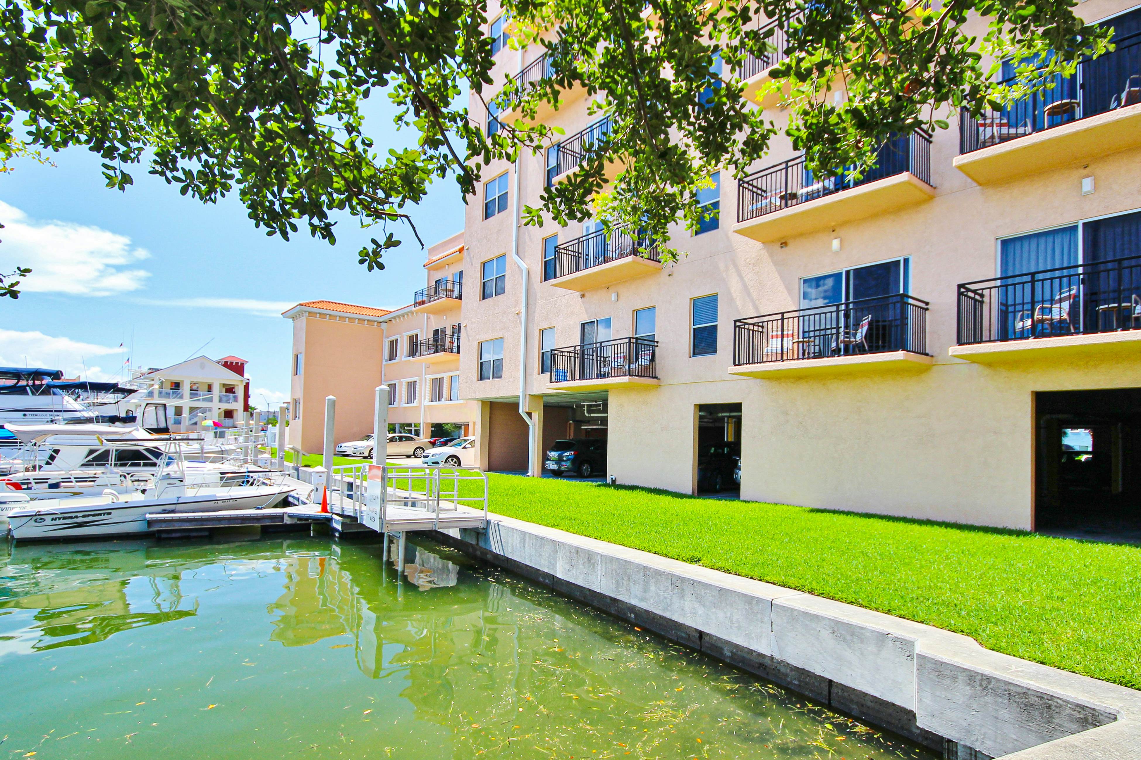 Waterfront condo with marina views - walk to John’s Pass
