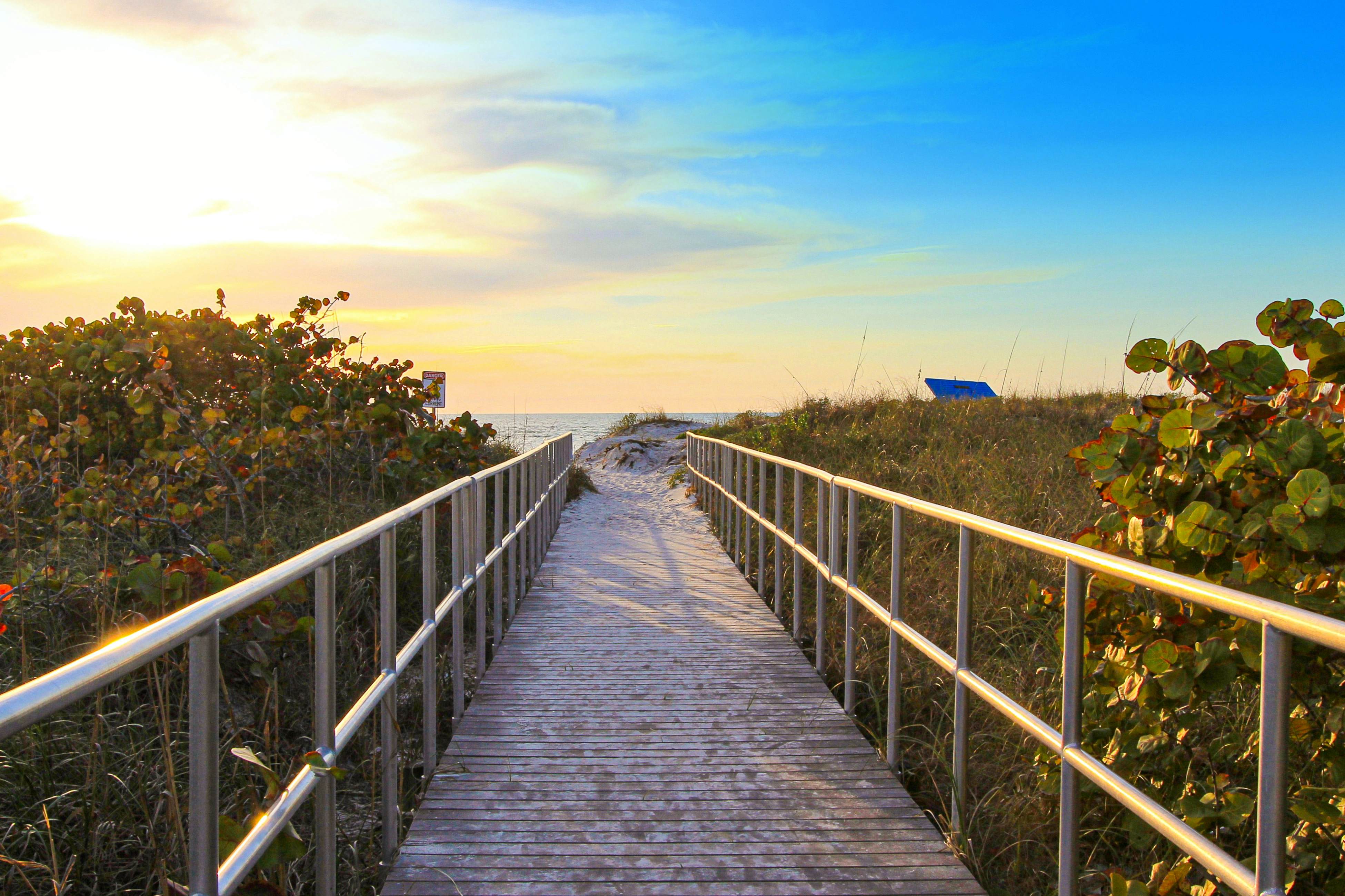 Waterfront condo with marina views - walk to John’s Pass