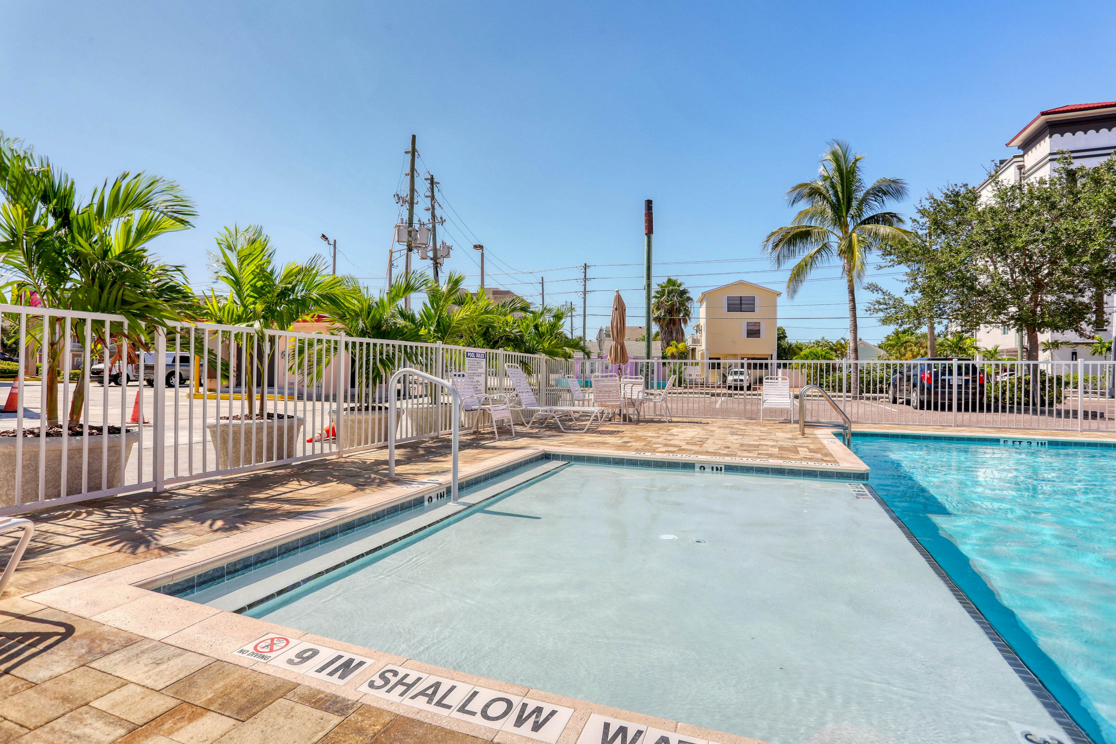 Waterfront condo with marina views - walk to John’s Pass