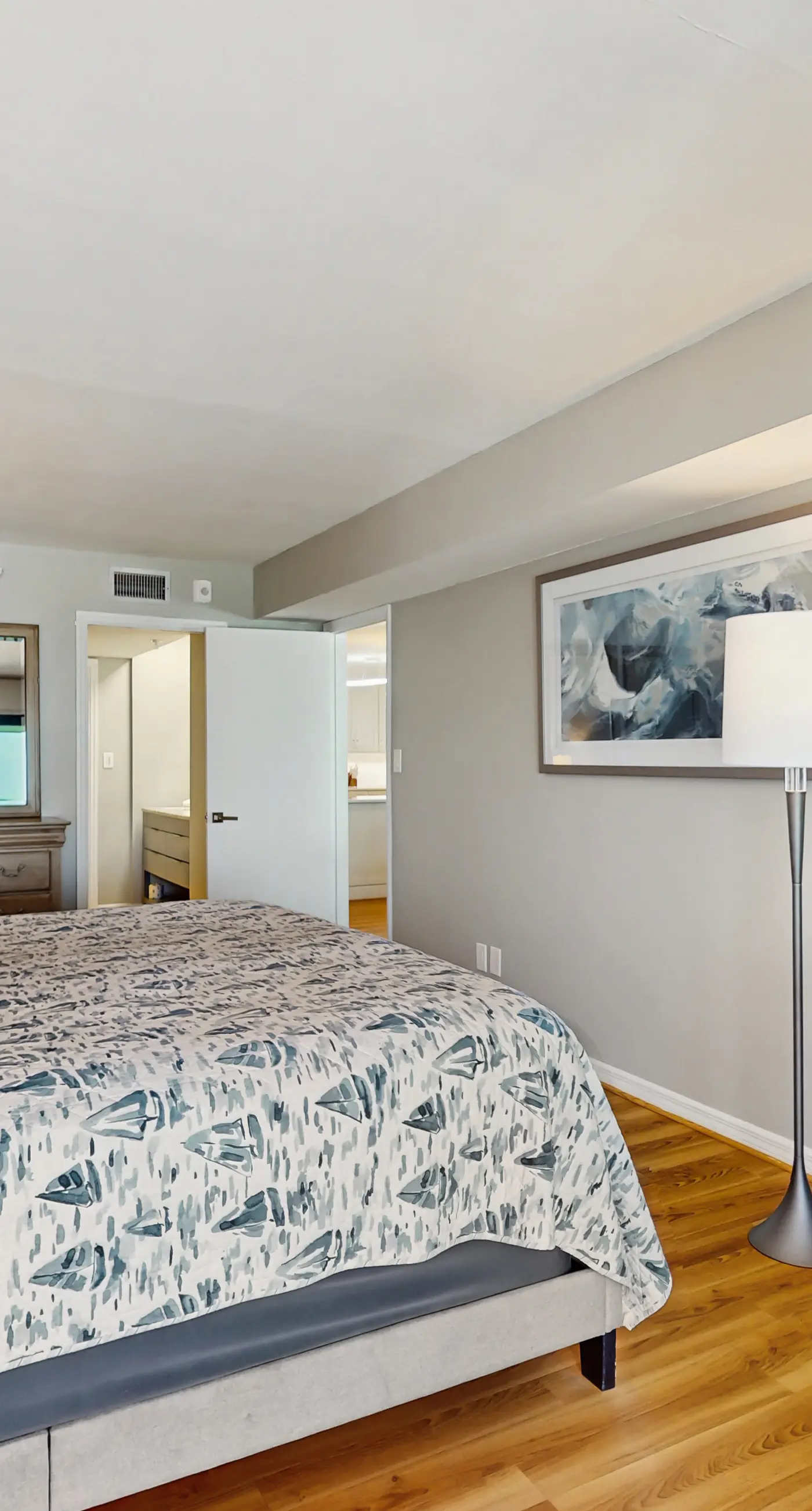 Extraordinary Gulf front condo w screened in balcony WD AC heated pool pool spa