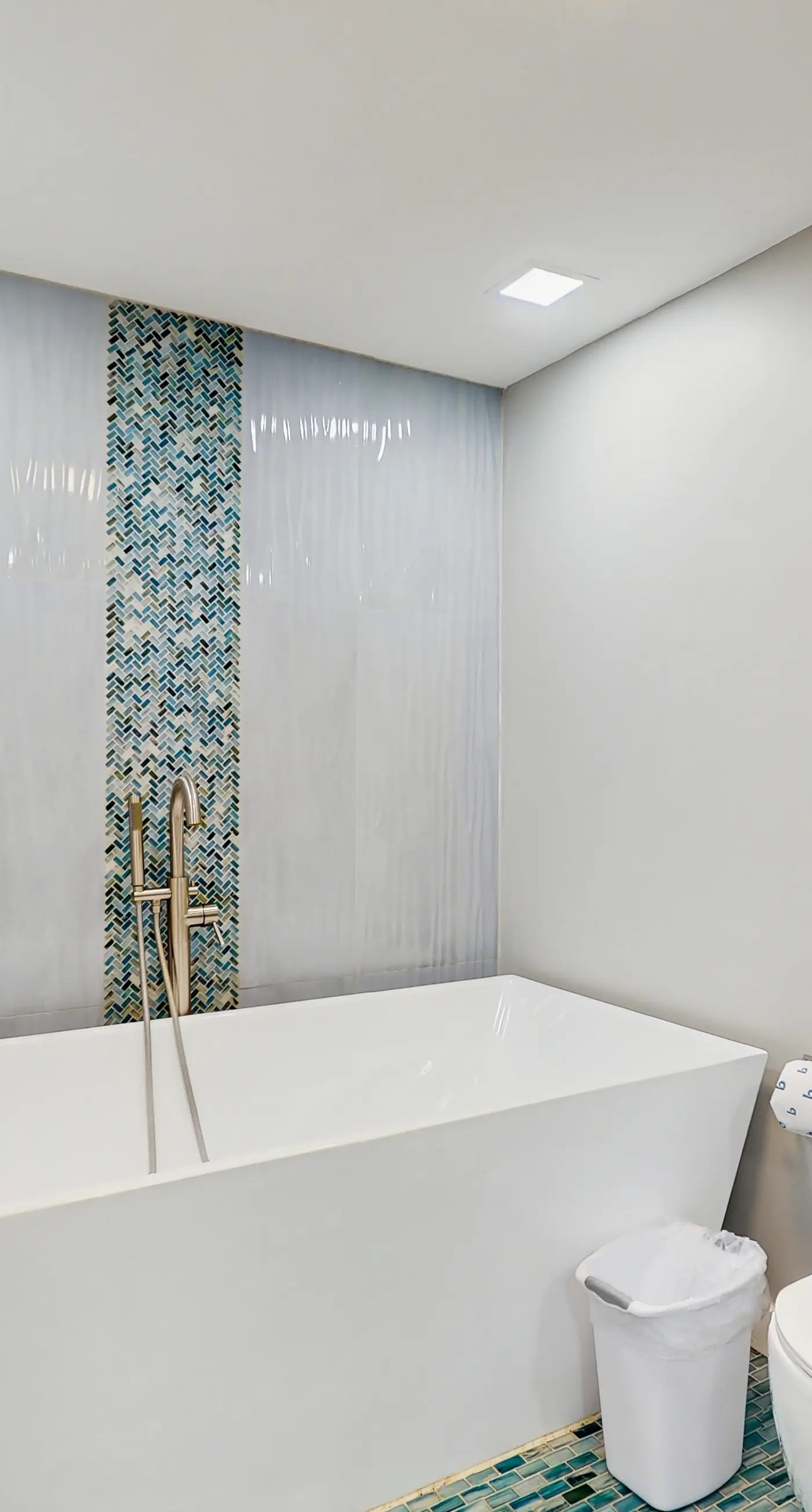 Extraordinary Gulf front condo w screened in balcony WD AC heated pool pool spa