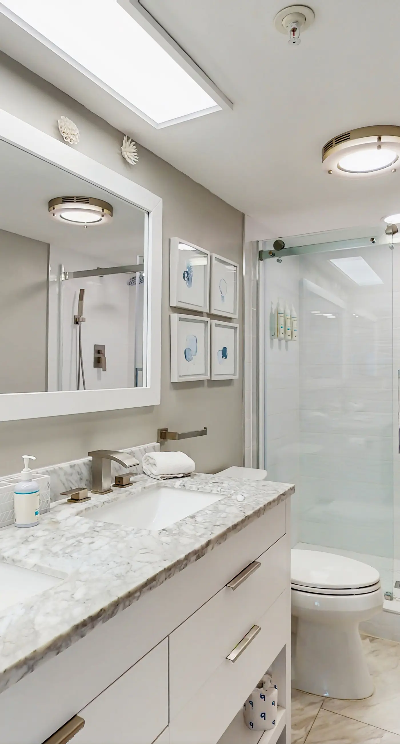 Extraordinary Gulf front condo w screened in balcony WD AC heated pool pool spa