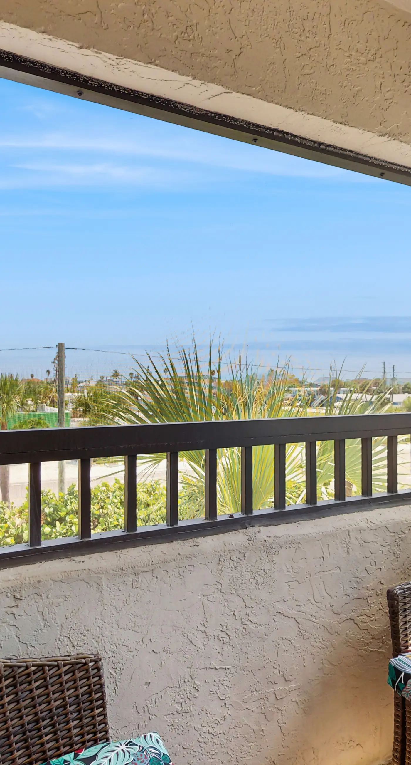 Extraordinary Gulf front condo w screened in balcony WD AC heated pool pool spa