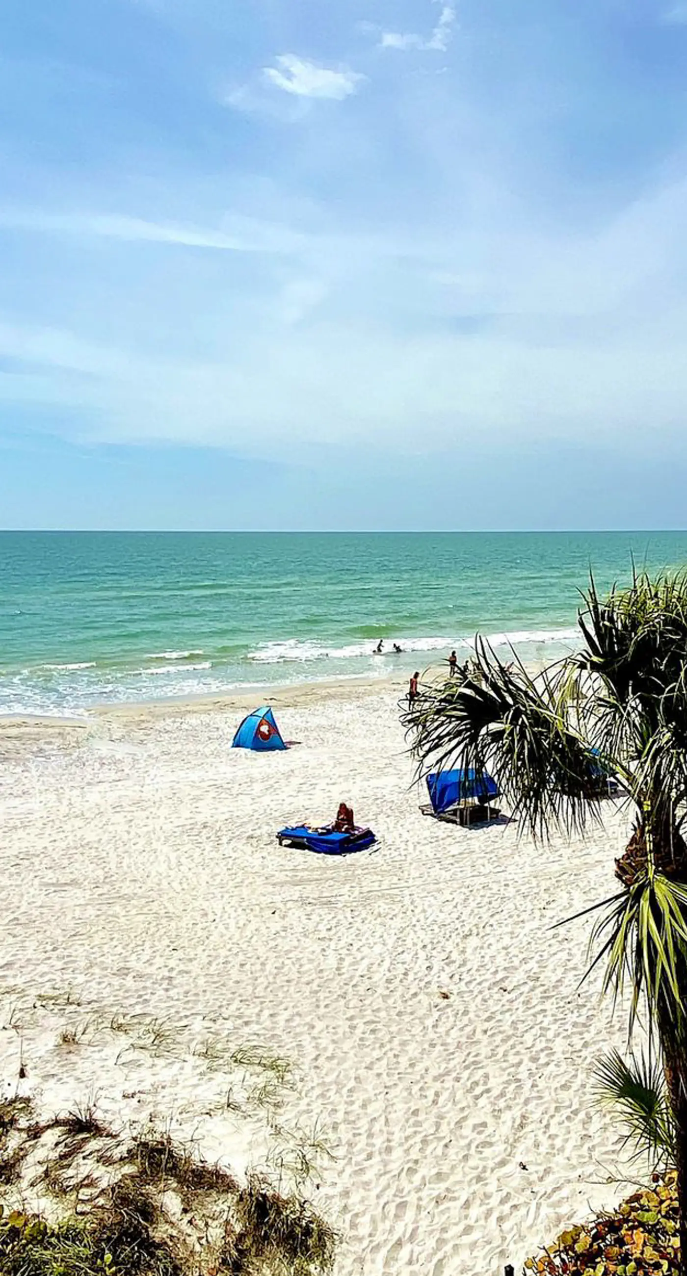 Extraordinary Gulf front condo w screened in balcony WD AC heated pool pool spa