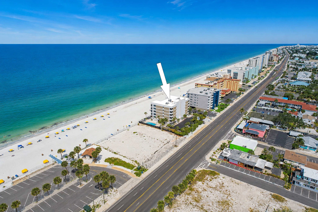 Extraordinary Gulf front condo w screened in balcony WD AC heated pool pool spa