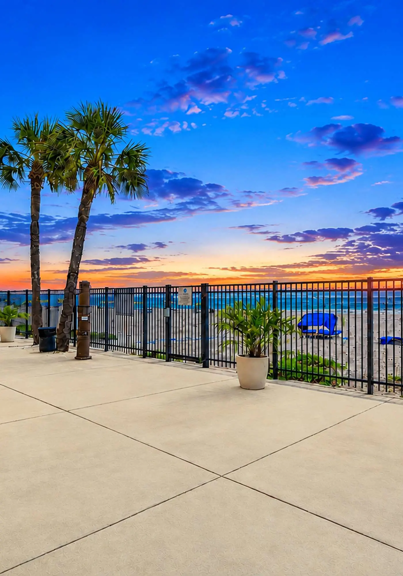 Extraordinary Gulf front condo w screened in balcony WD AC heated pool pool spa