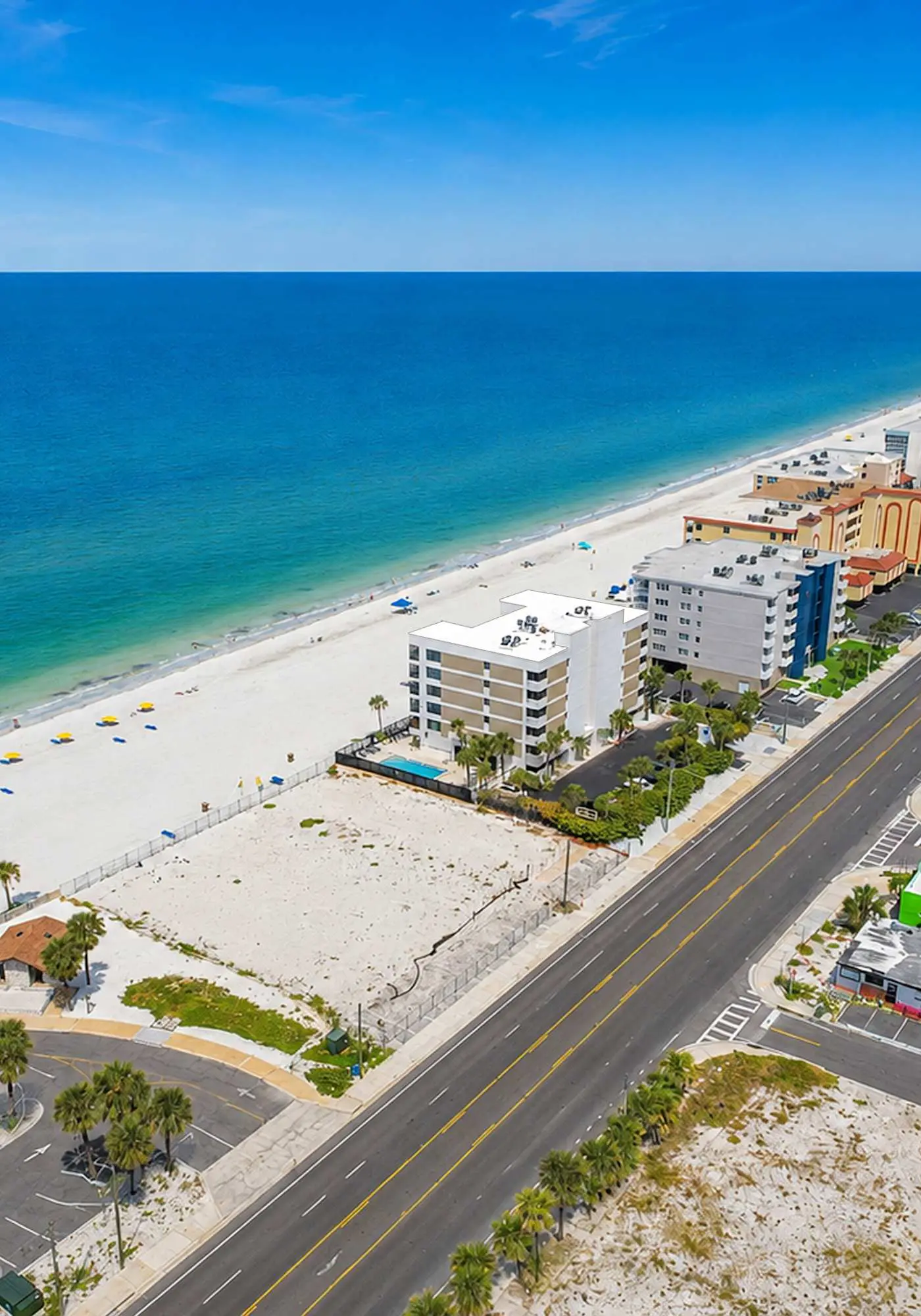 Extraordinary Gulf front condo w screened in balcony WD AC heated pool pool spa